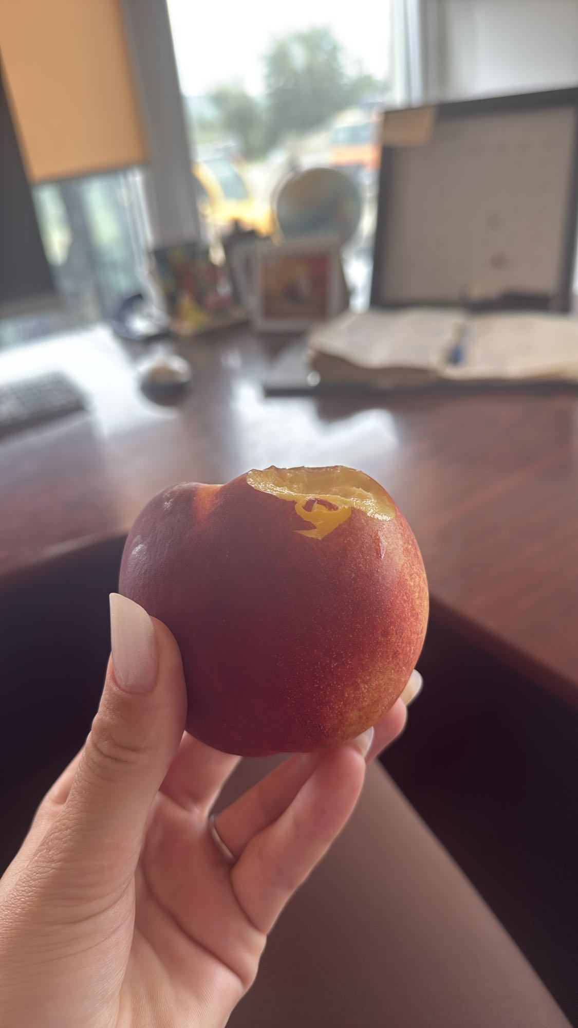 Piersică proaspătă