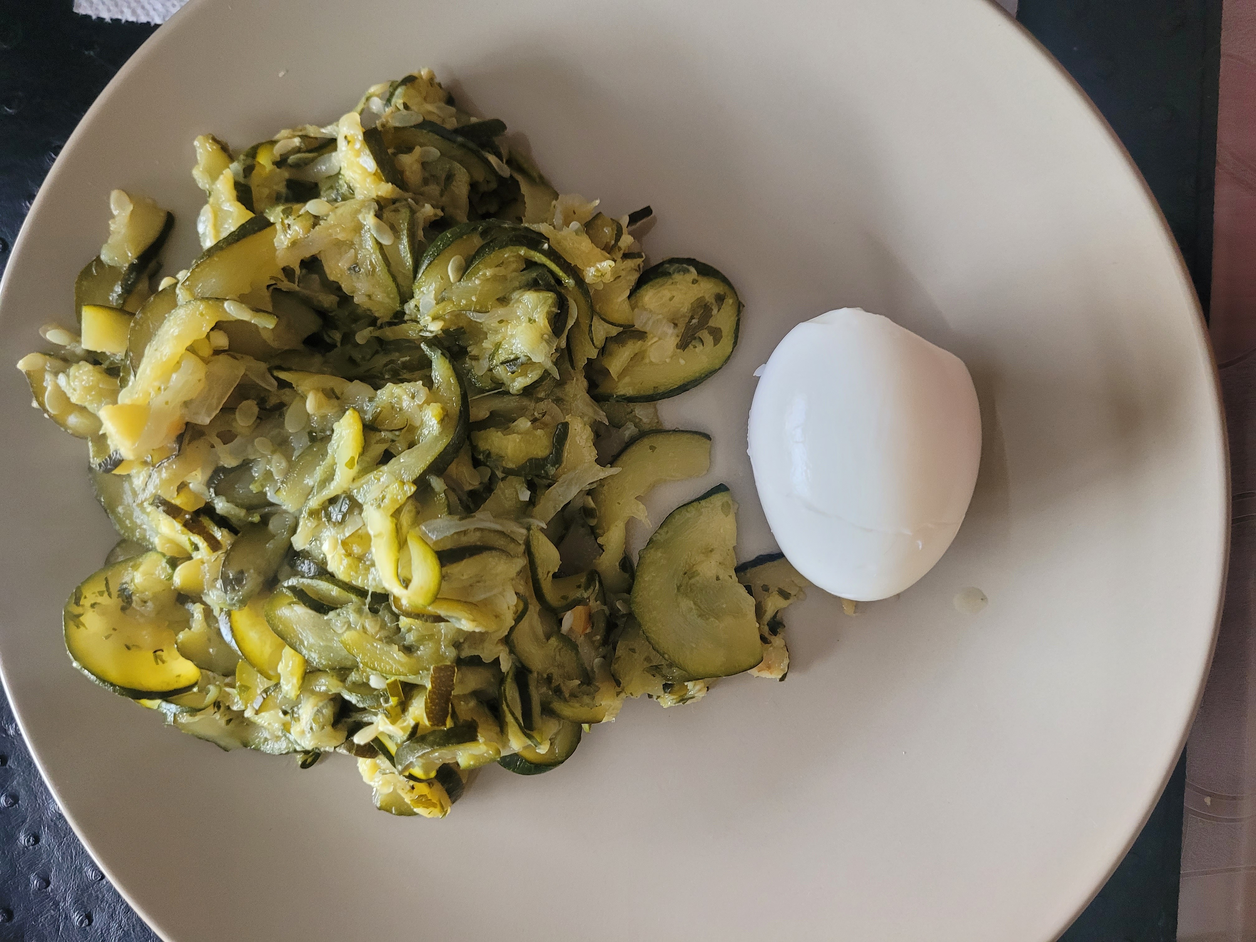 Courgettes et œuf dur