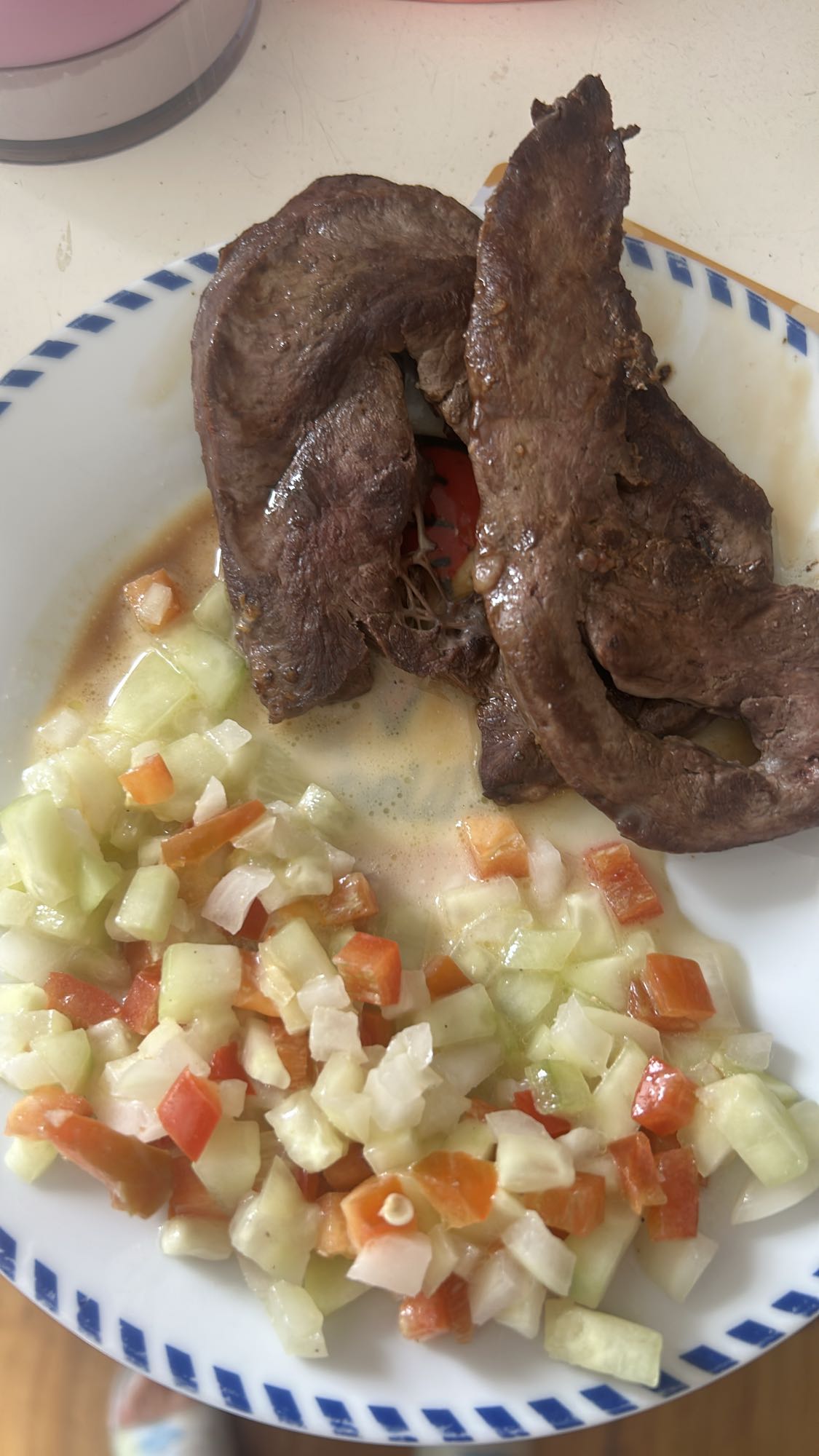 Foie de boeuf et salade fraîche