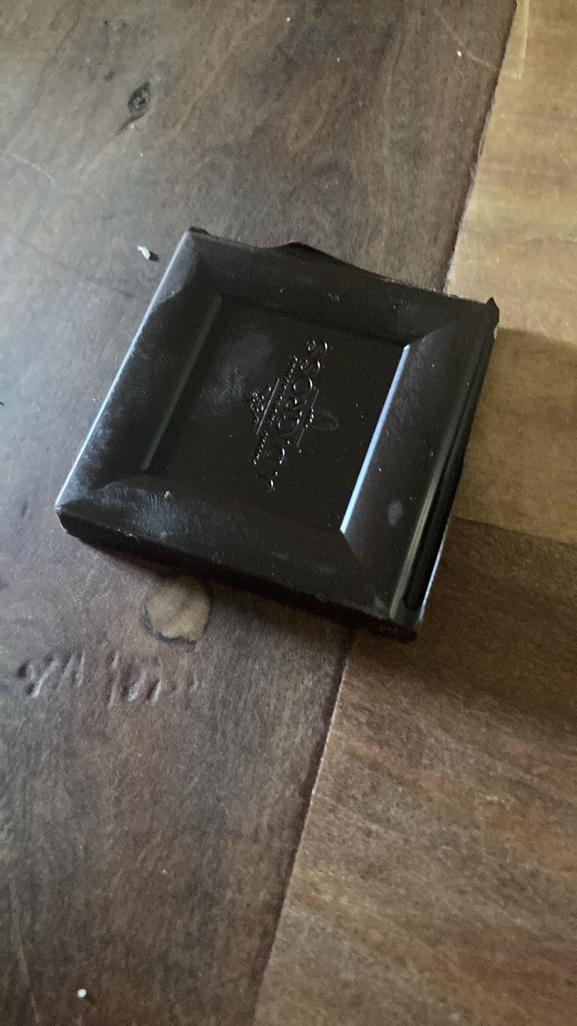 Carré de chocolat noir