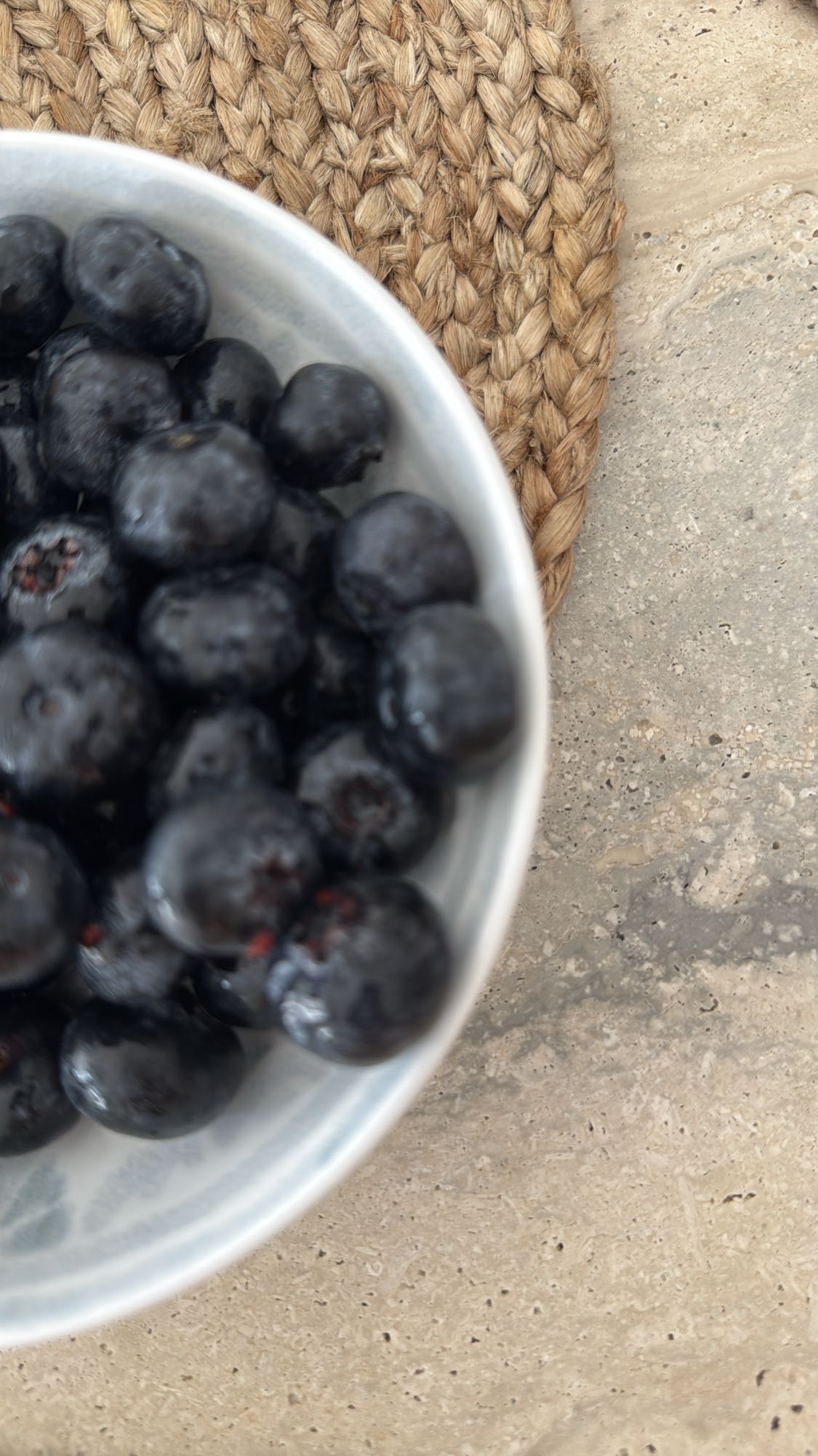 черника в миске
