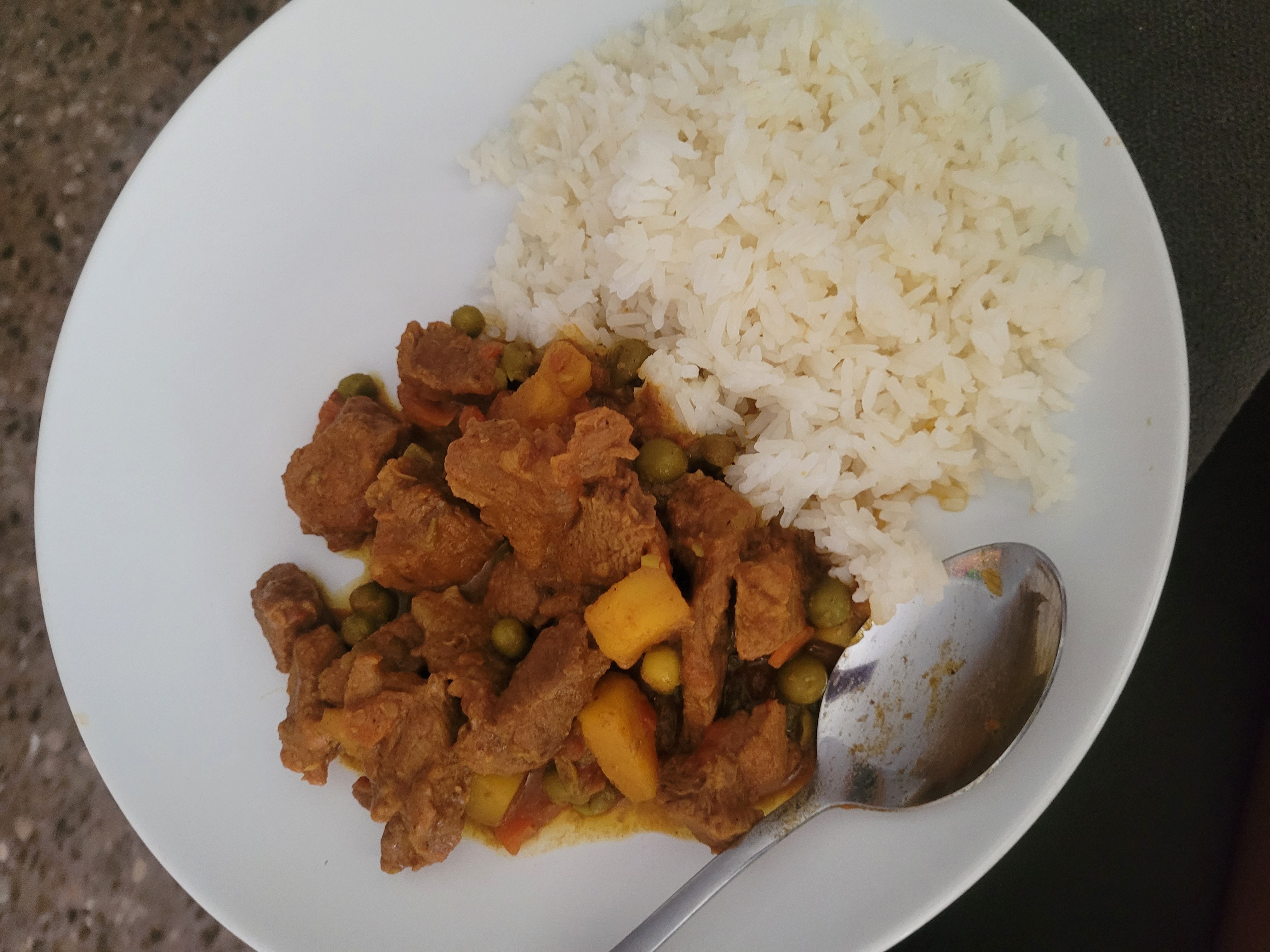 arroz con guiso de carne