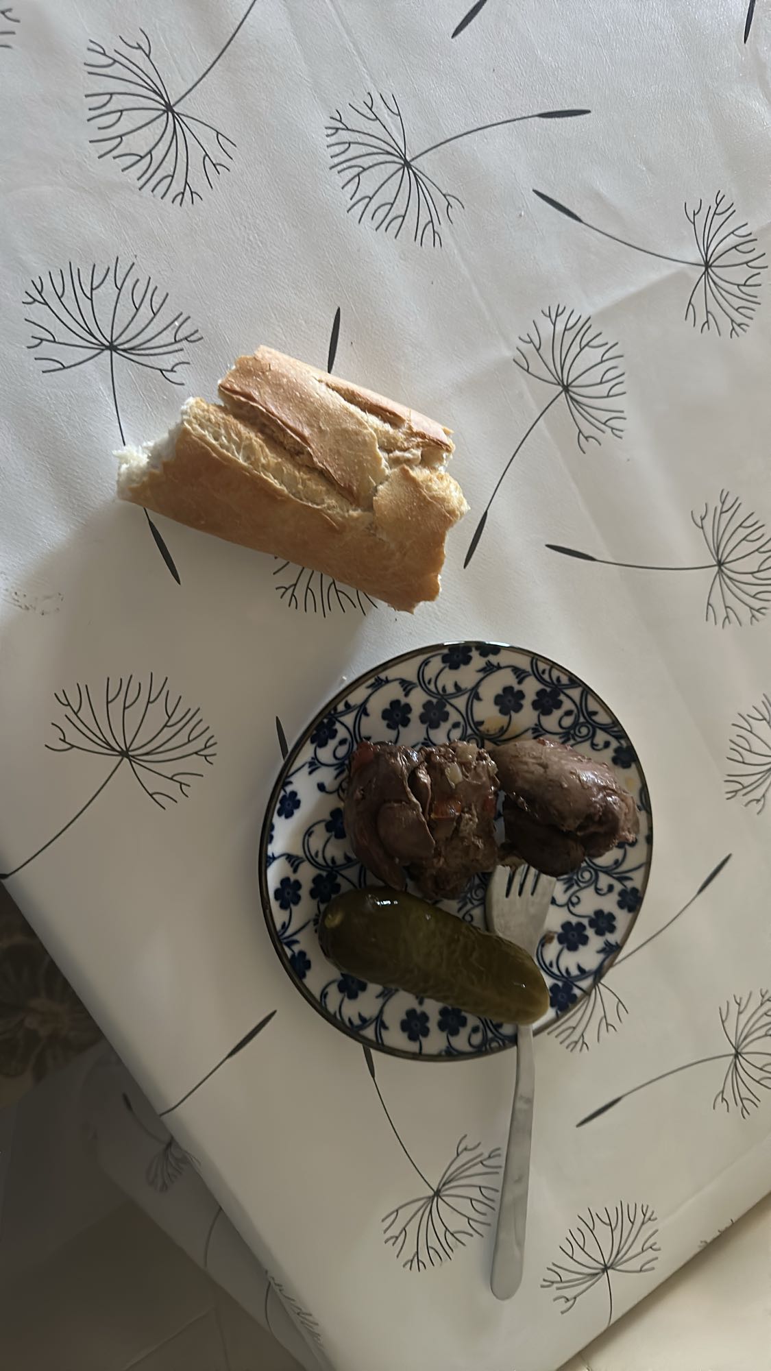 Liver with bread & pickle