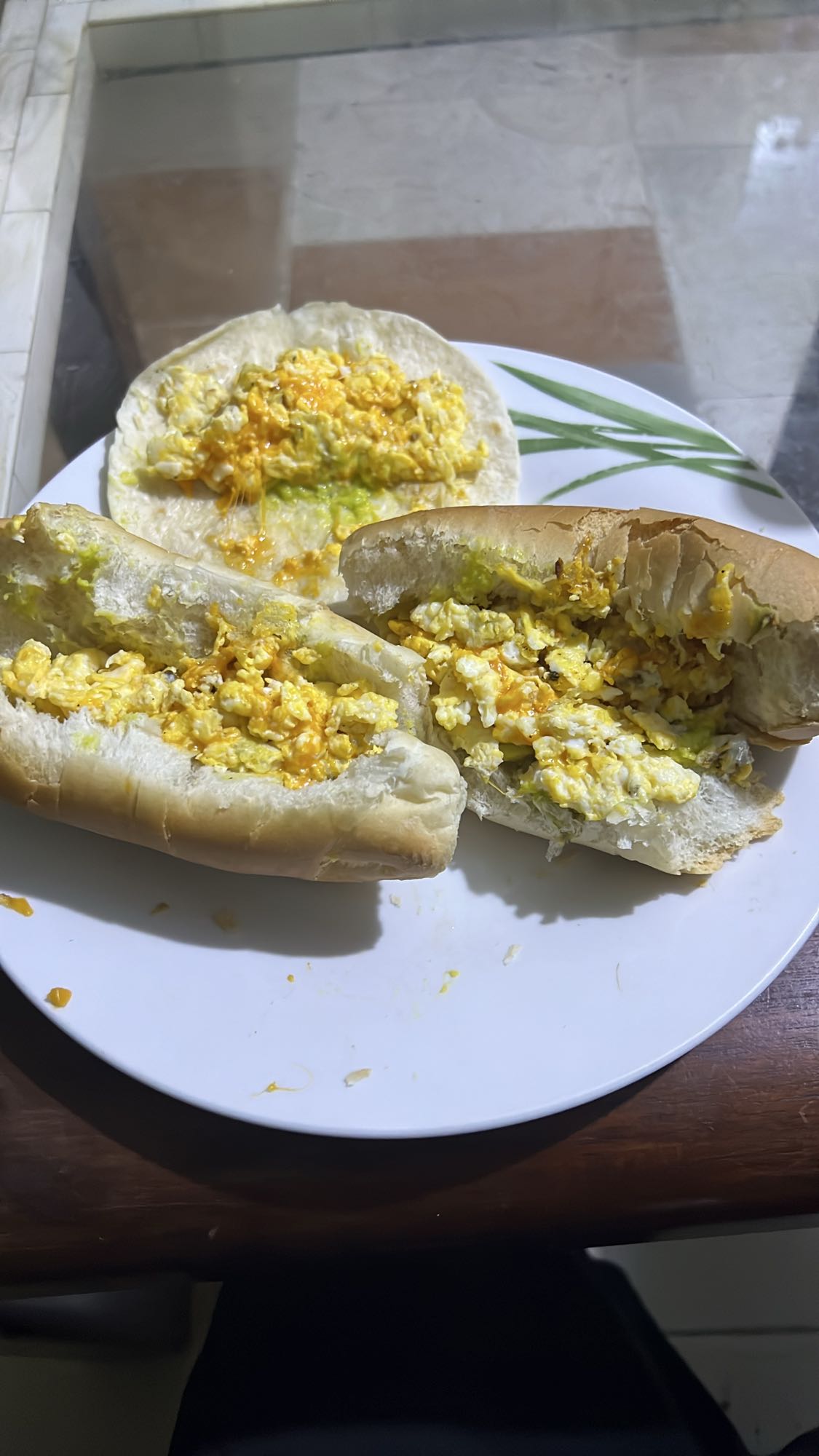 Huevos con pan y tortilla