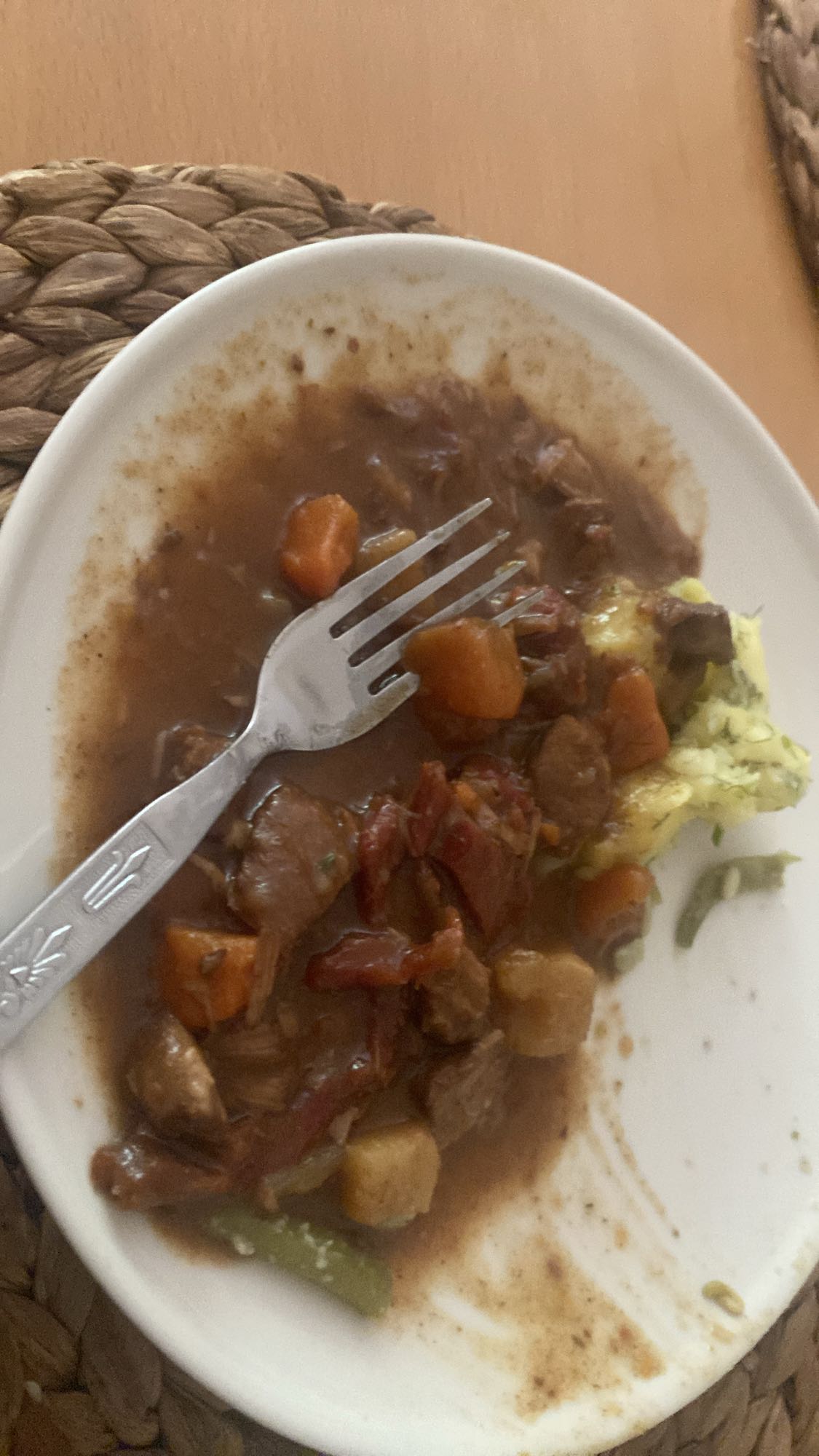 gulasz wołowy z warzywami