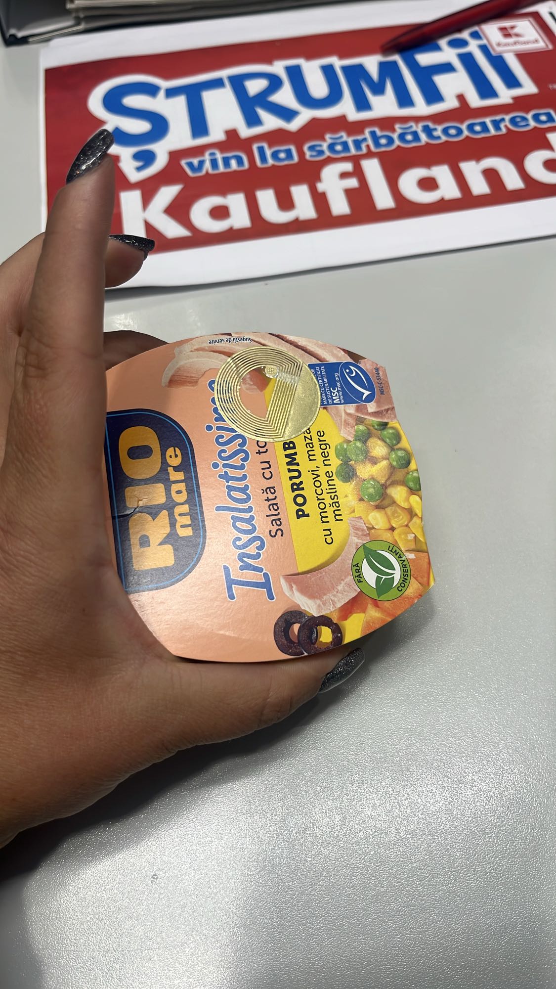 Salată cu ton și porumb