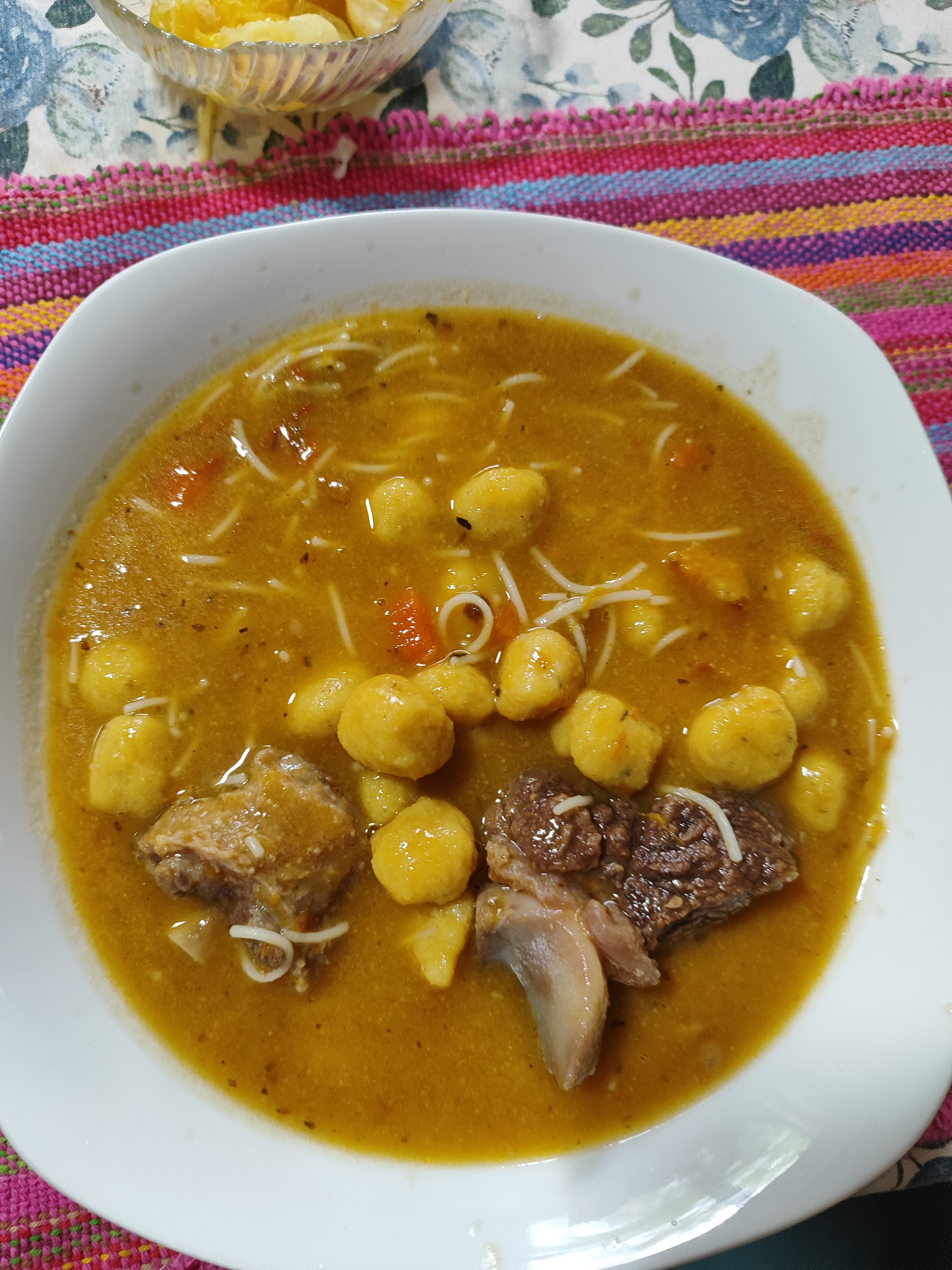 sopa de fideos con carne