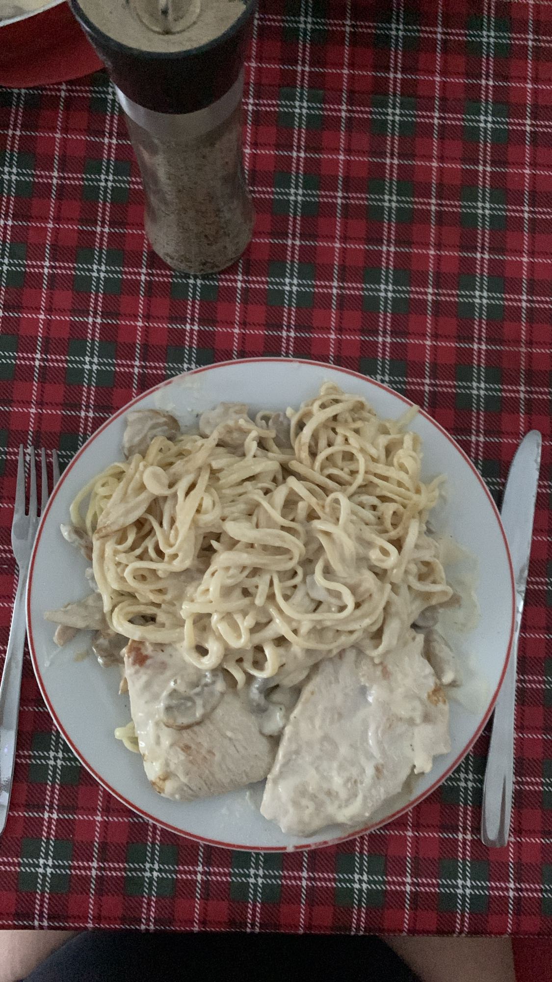 Poulet à la crème et pâtes