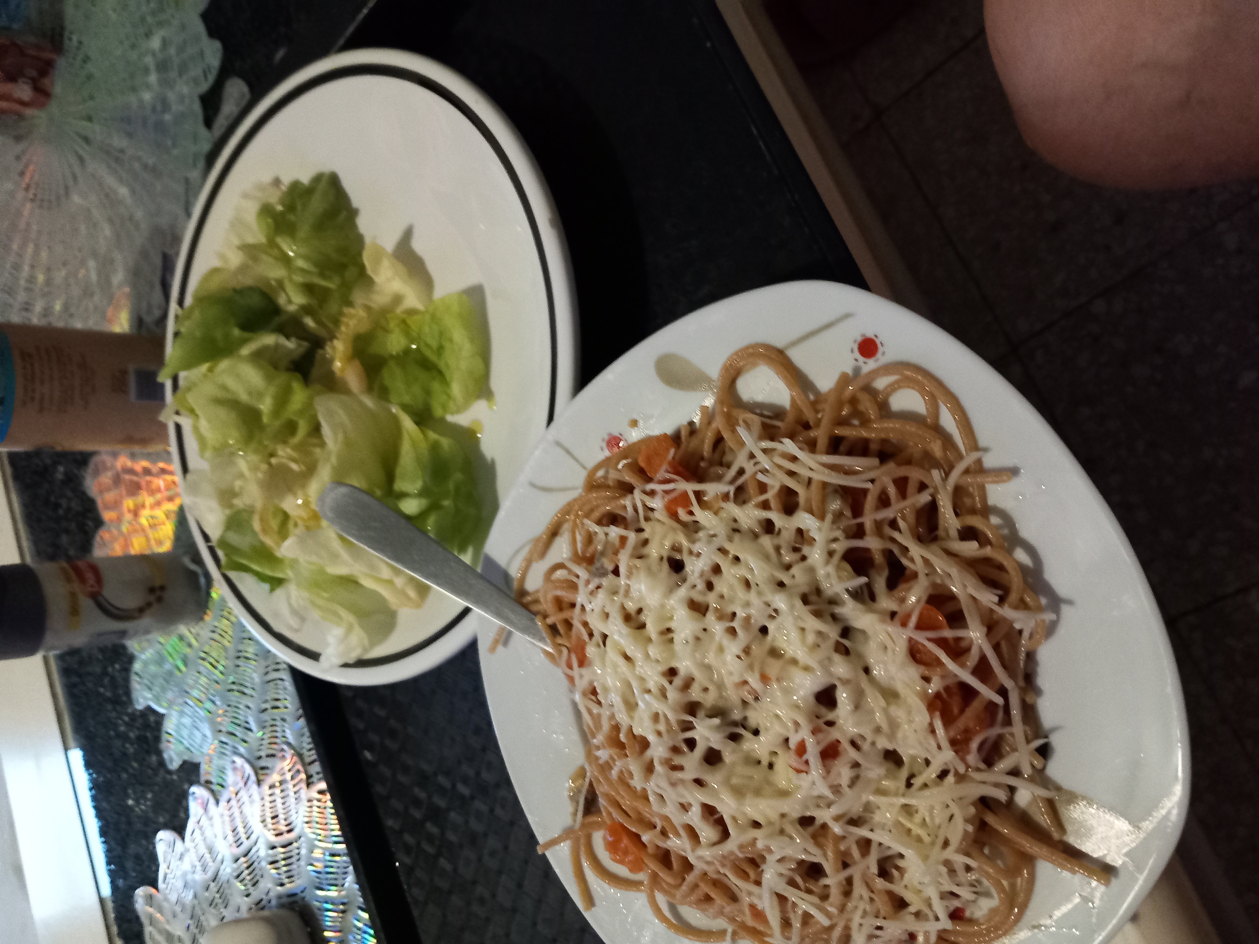 Spaghetti fromage et salade