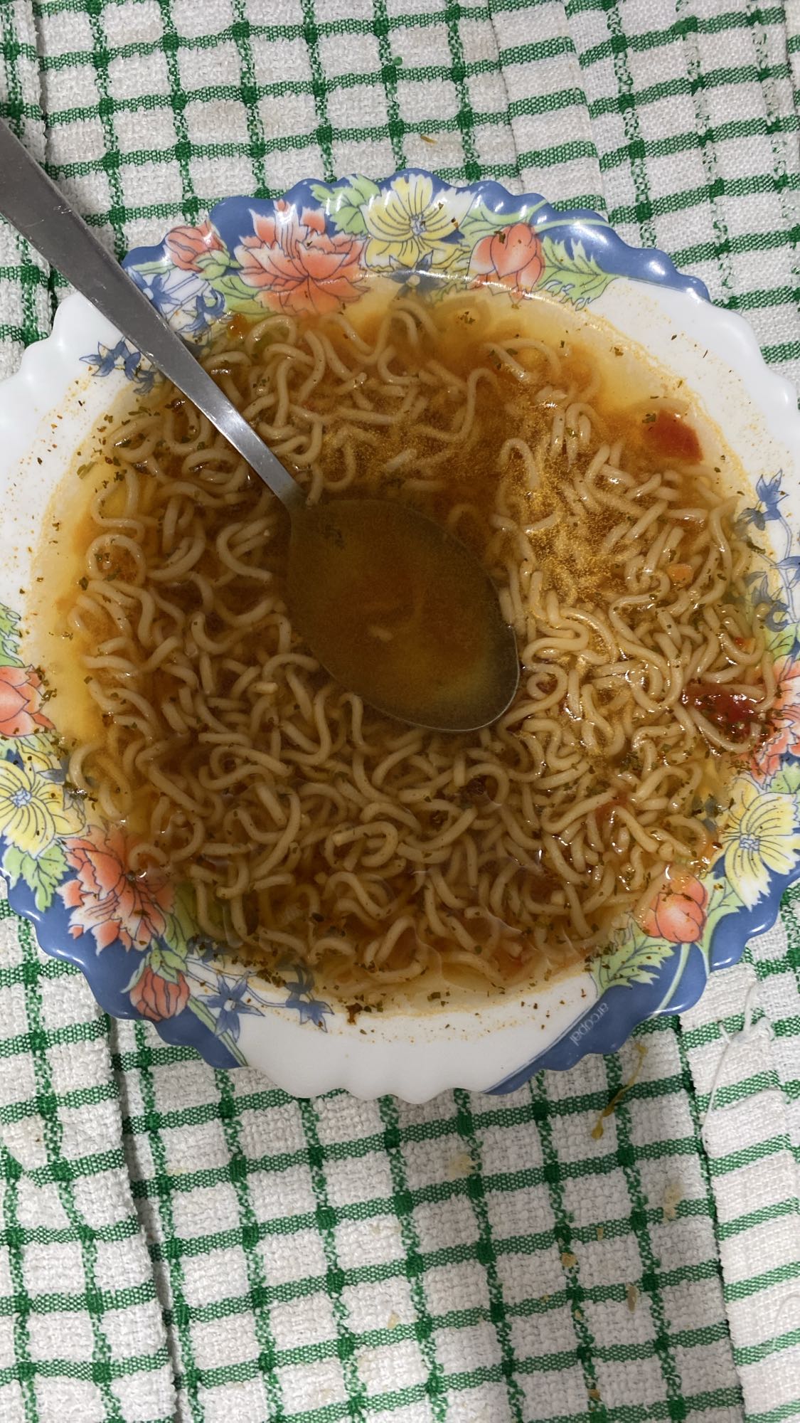 Supă instant cu tăiței