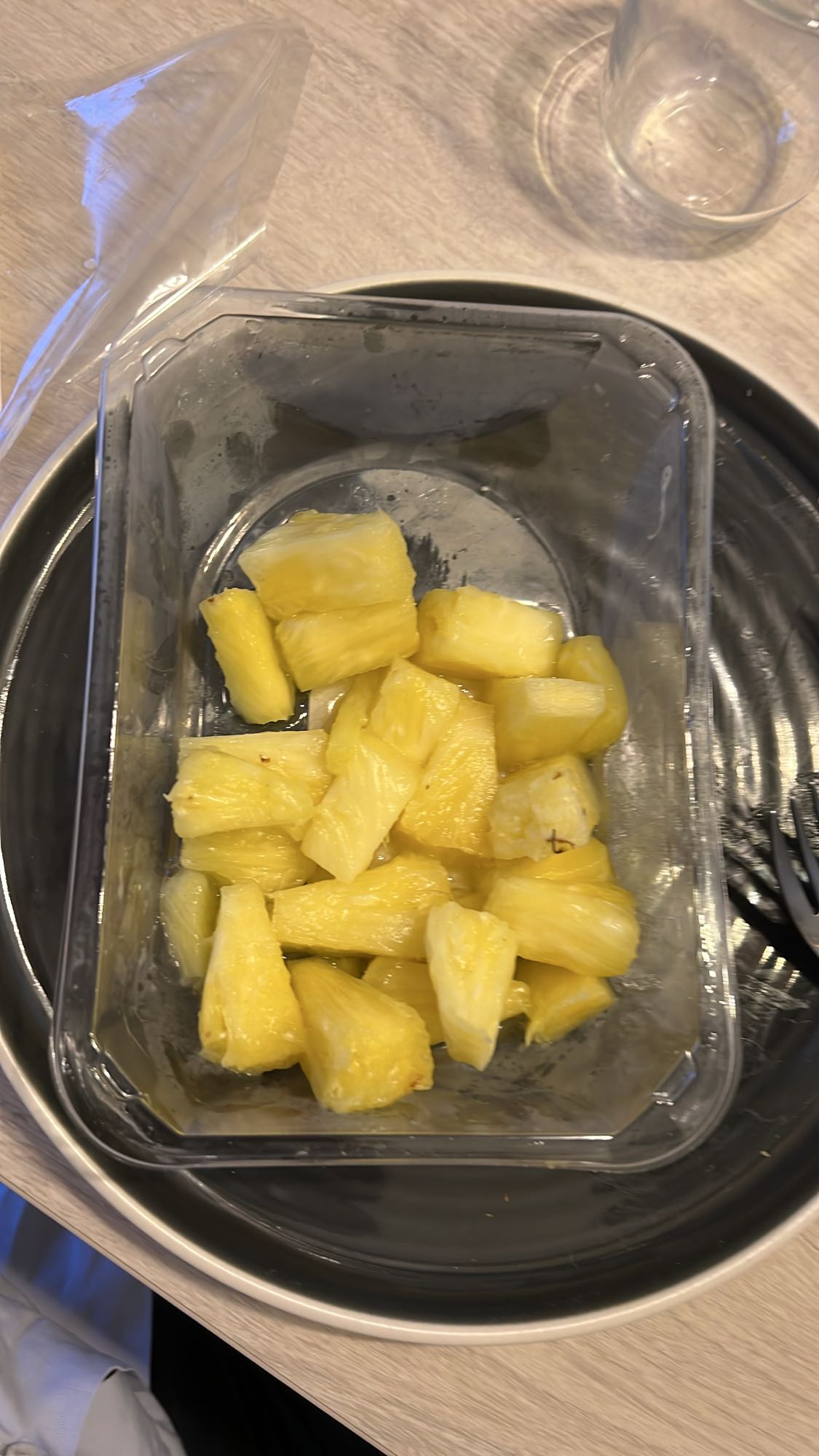 Ananas frais en morceaux