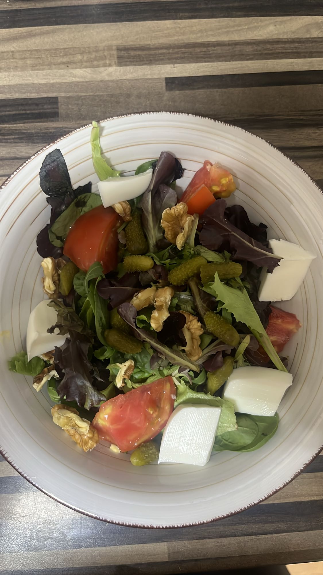 Ensalada fresca con queso