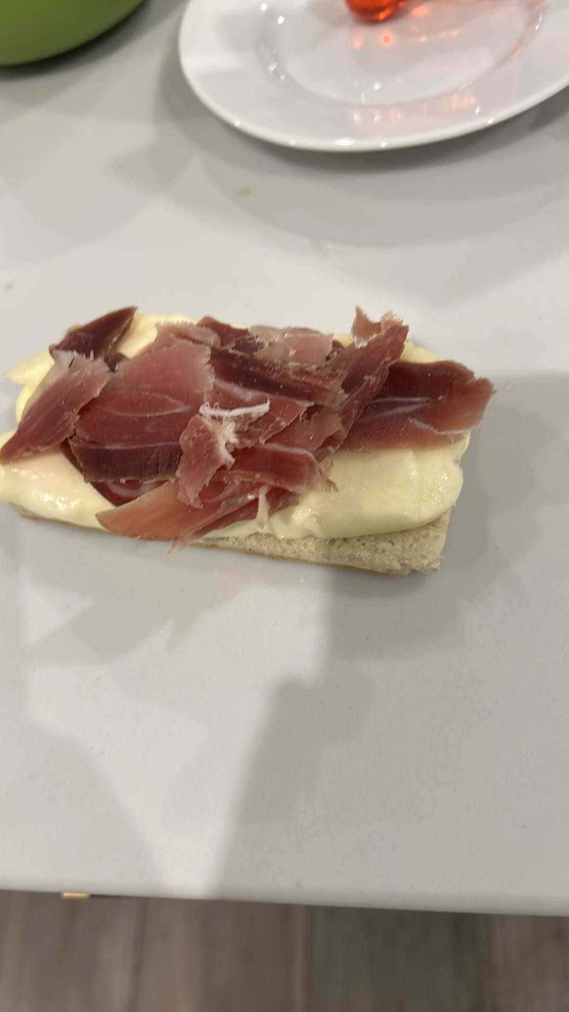 Tostada con jamón y queso