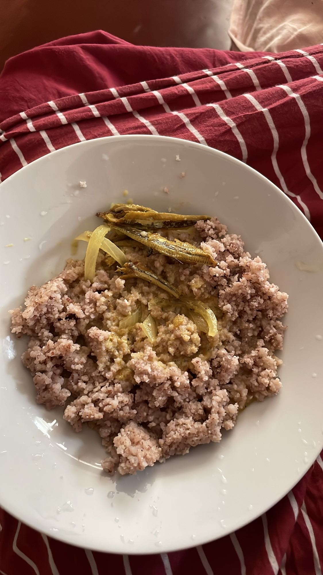 Millet with fish and onions