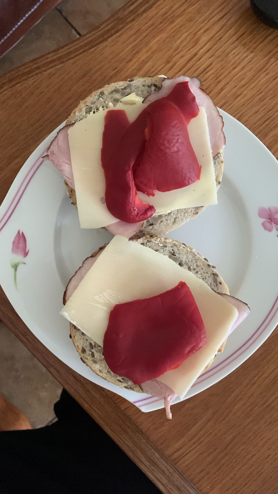 Kanapki z szynką i serem