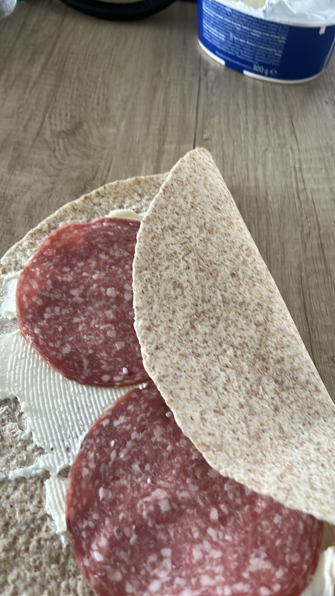 Wrap cu salam și cremă