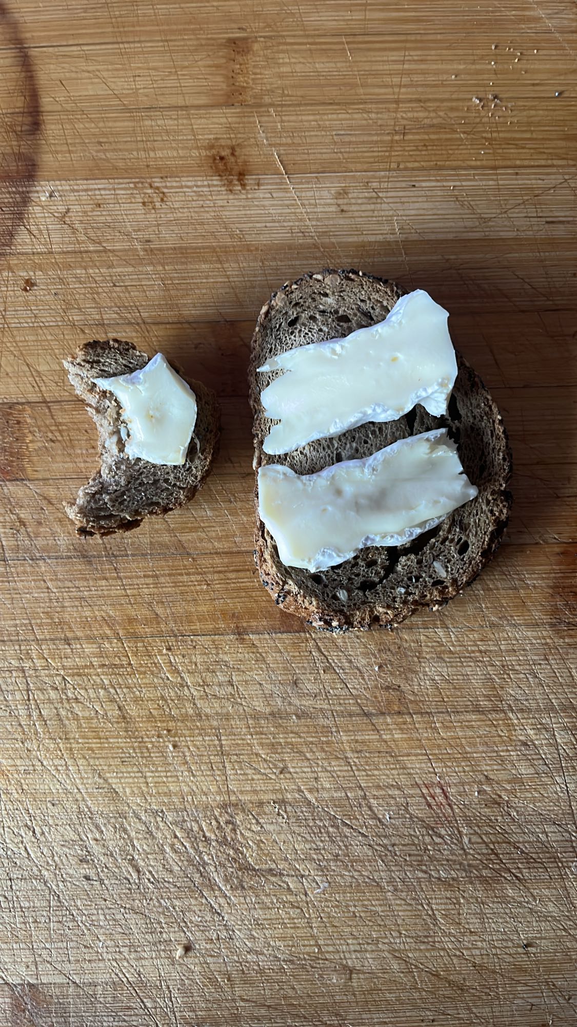 Pain complet et fromage