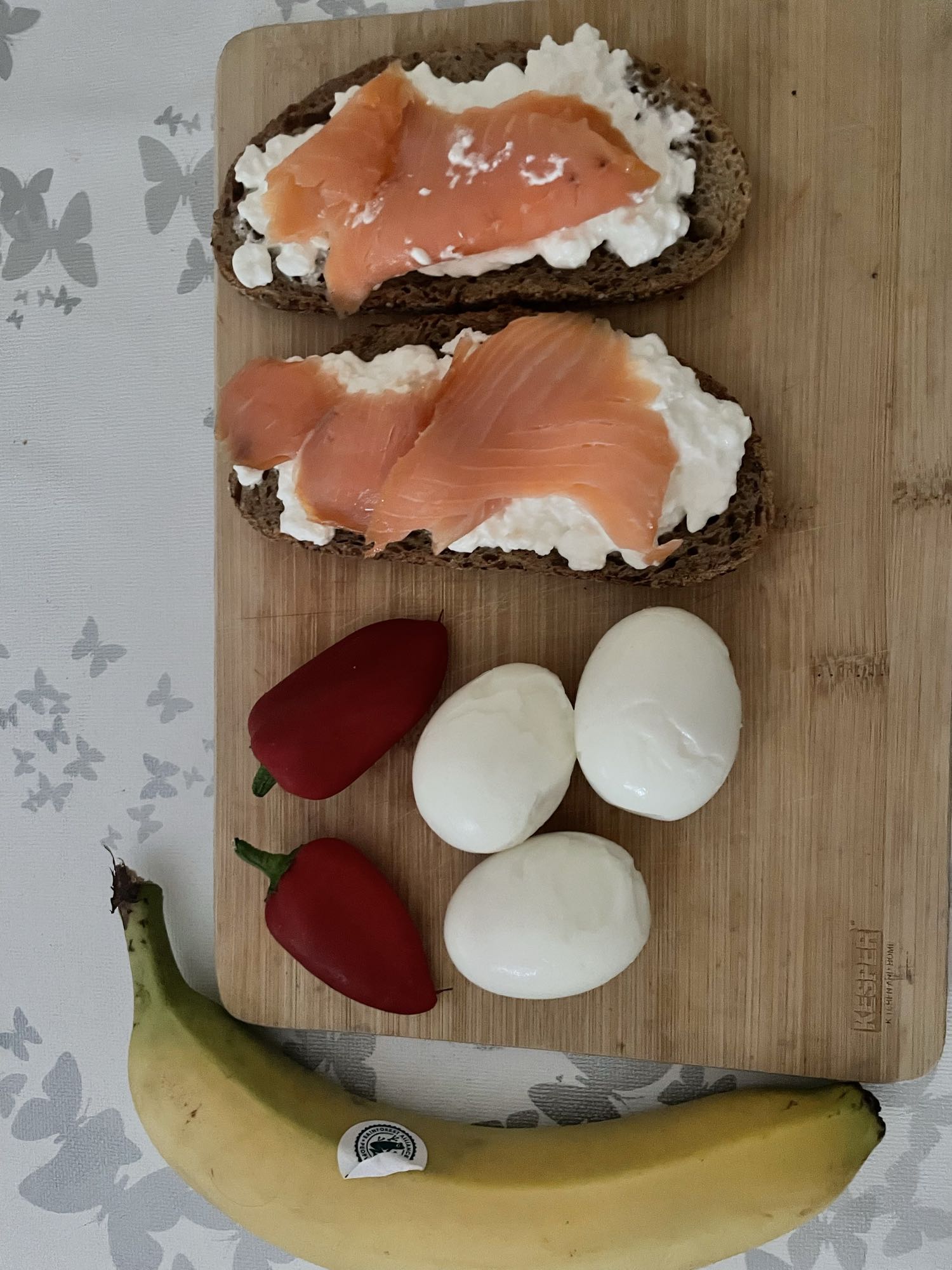 Ontbijt met zalm en eieren