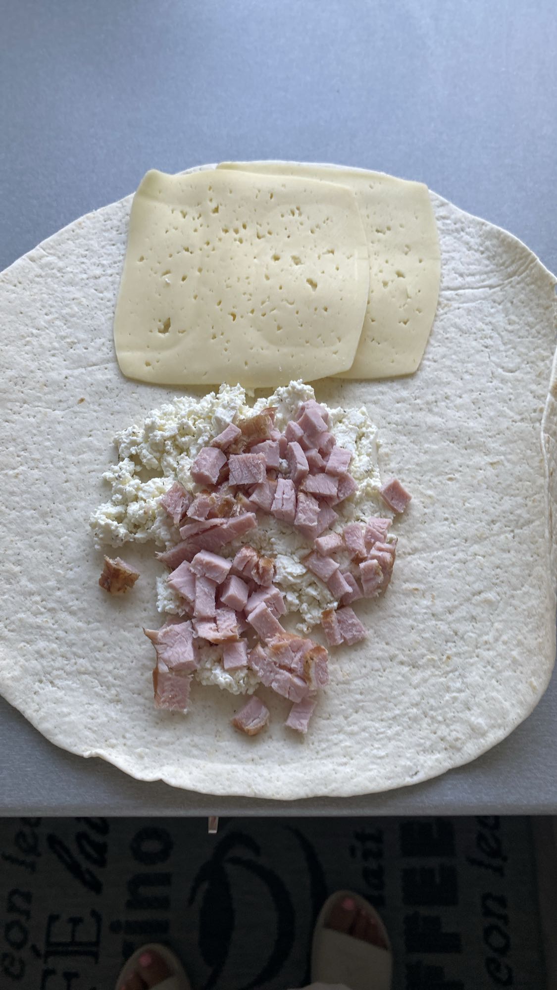Tortilla z szynką i serem