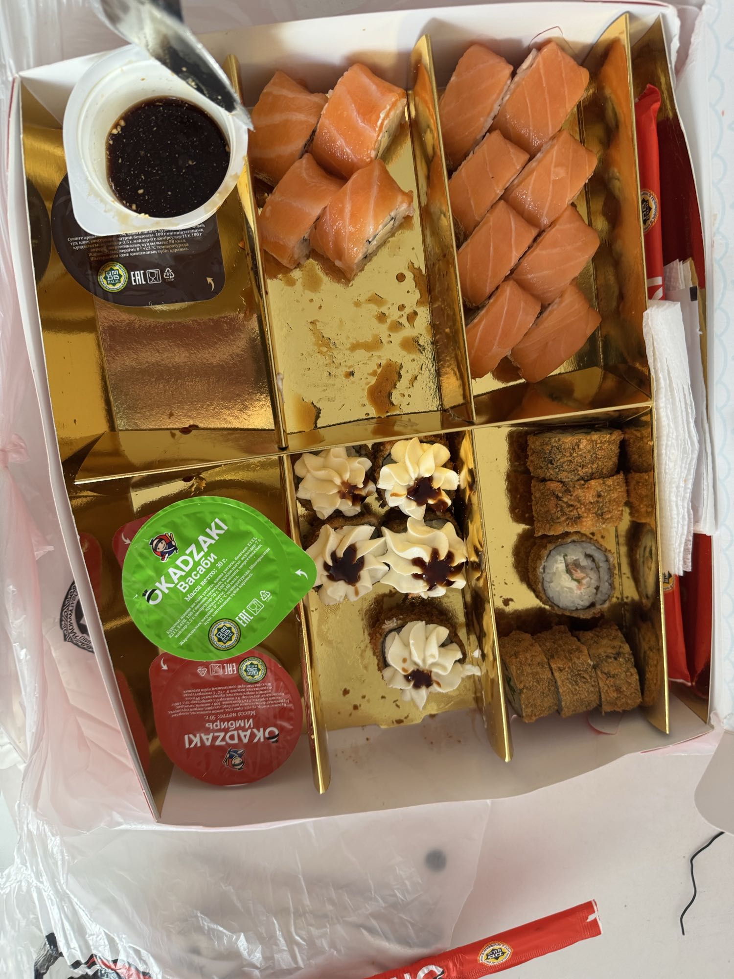 набор суши и роллов