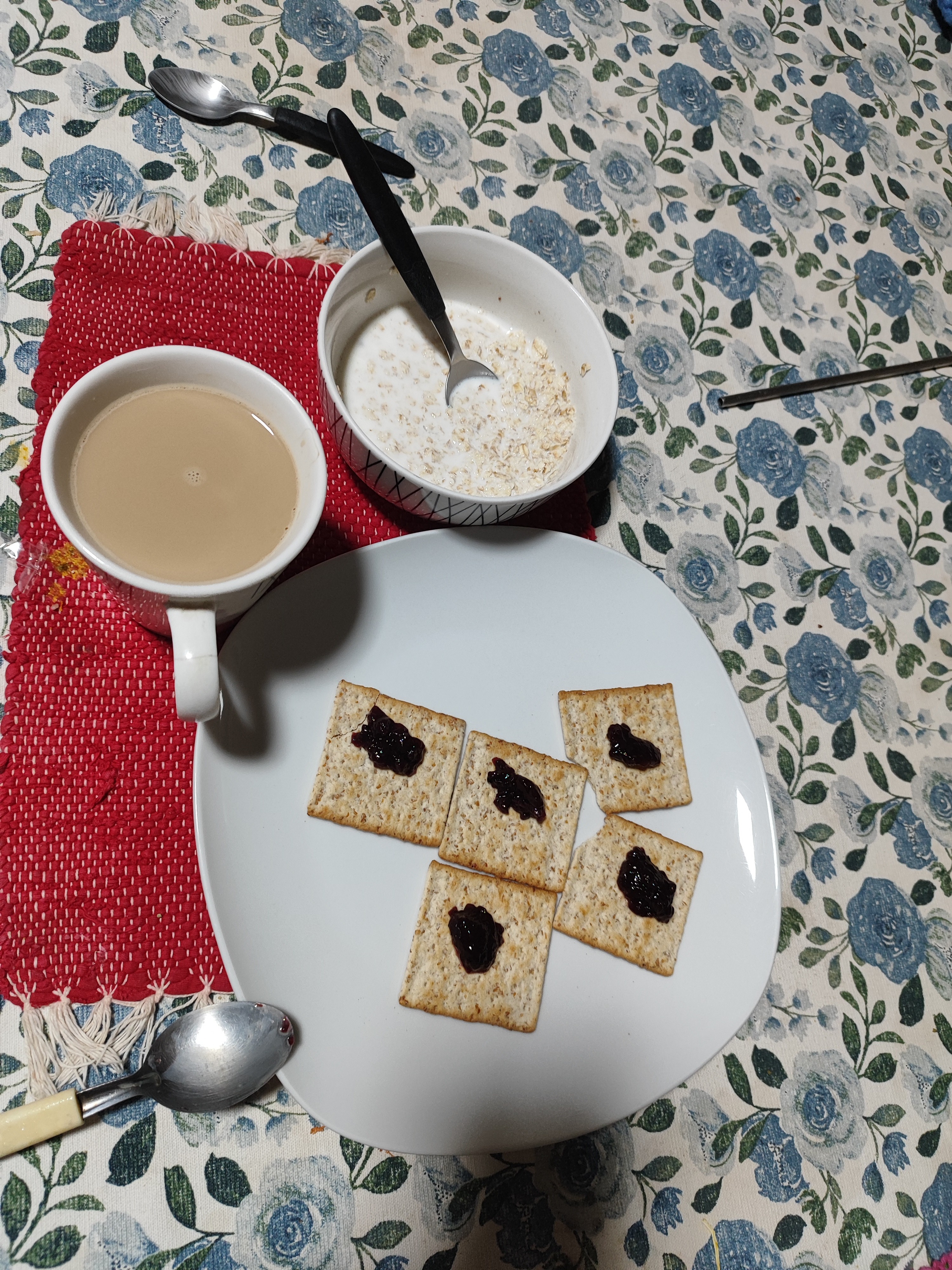 Desayuno con galletas y avena