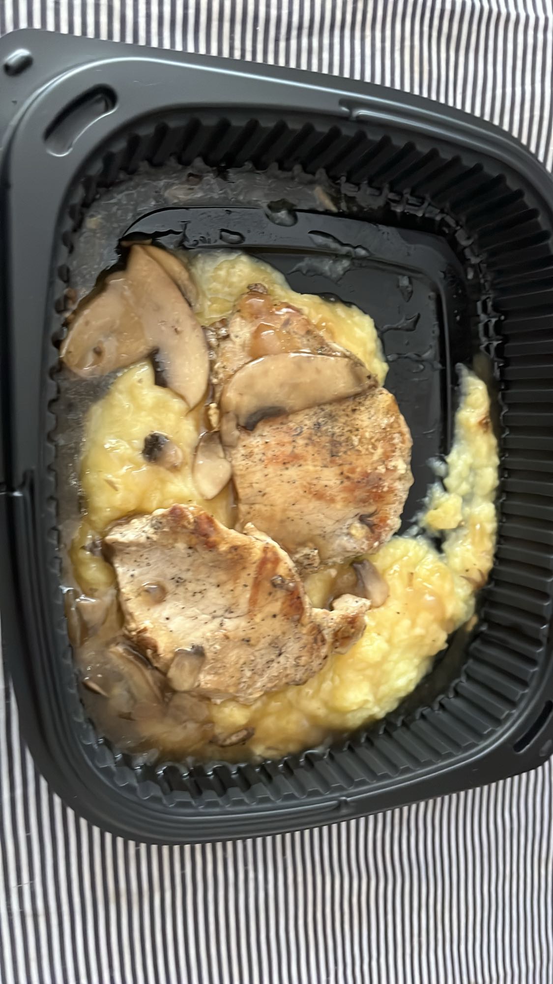 Свинско с гъби и пюре