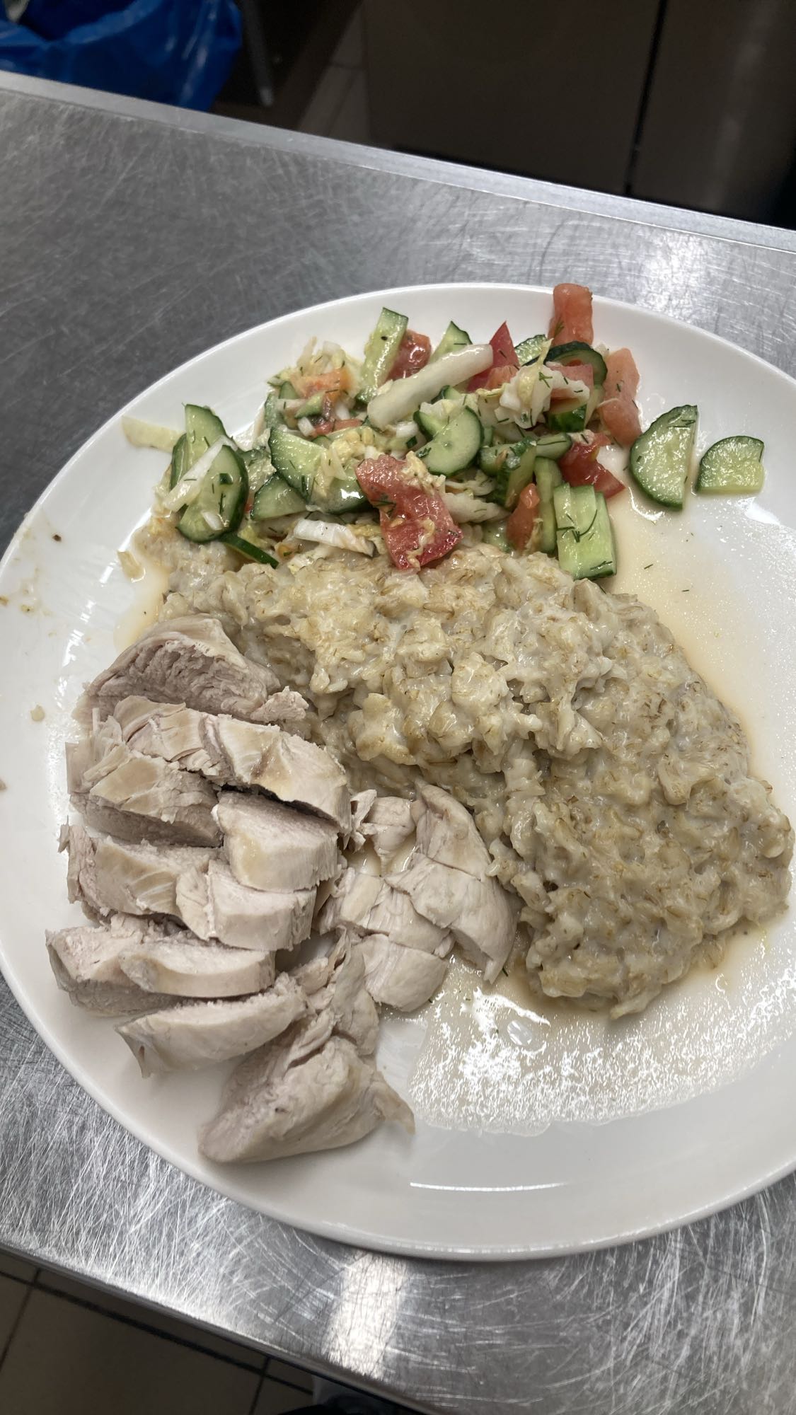 Chicken with oats & salad