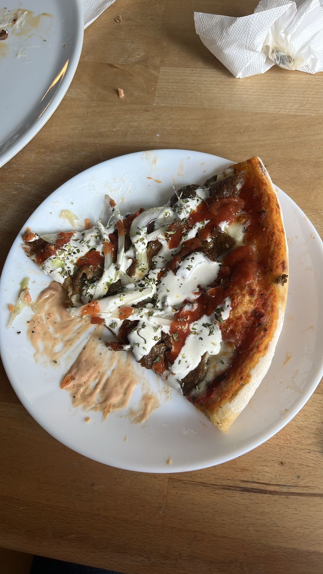 Kebabpizza med sås
