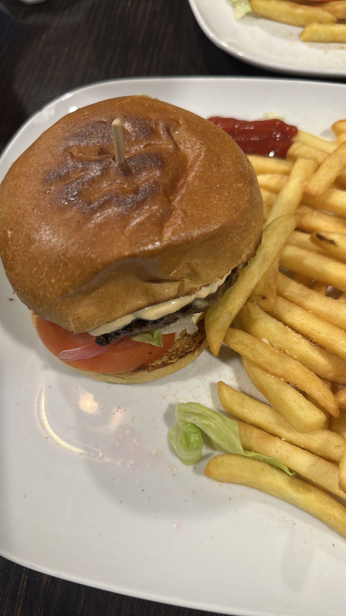 Hamburgare med pommes