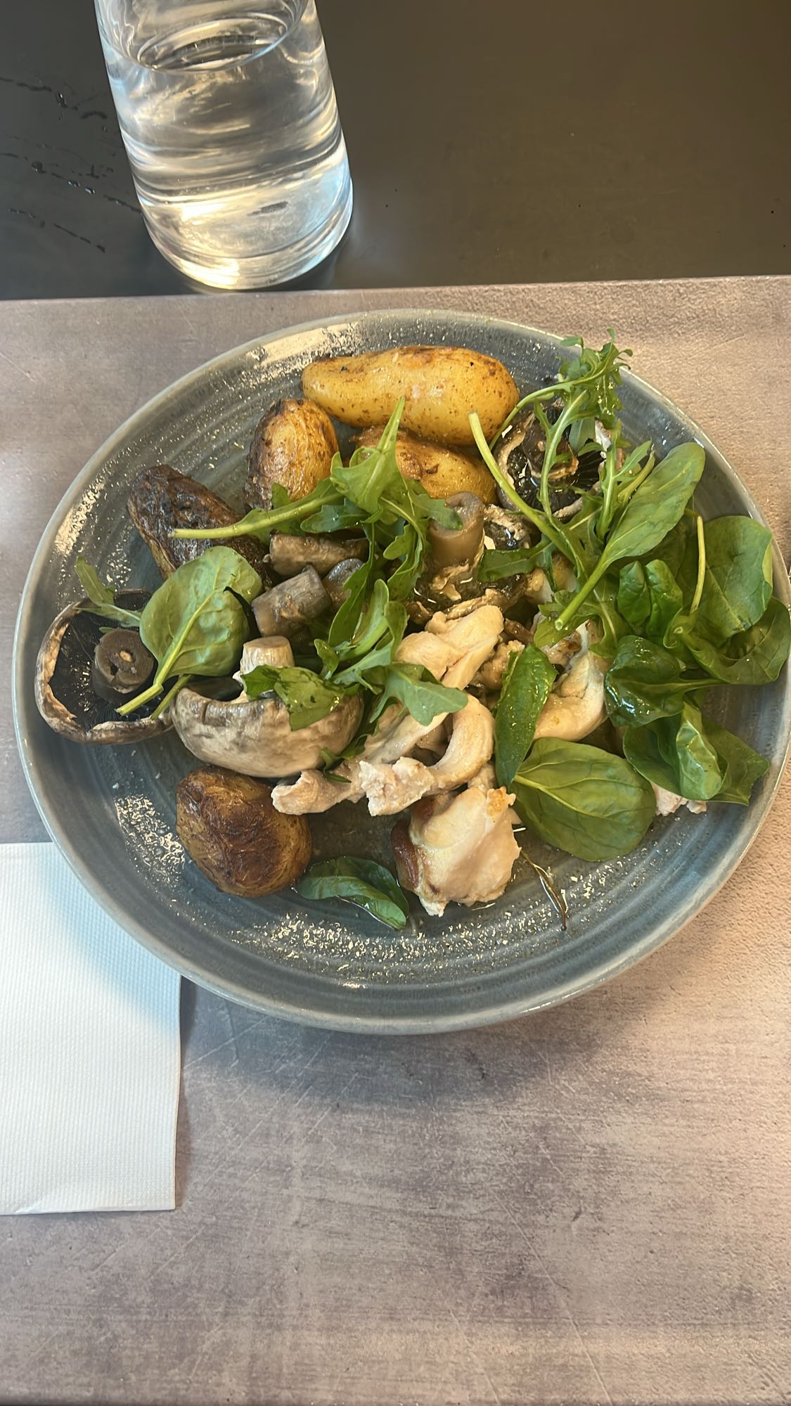 Poulet, pommes de terre, légumes