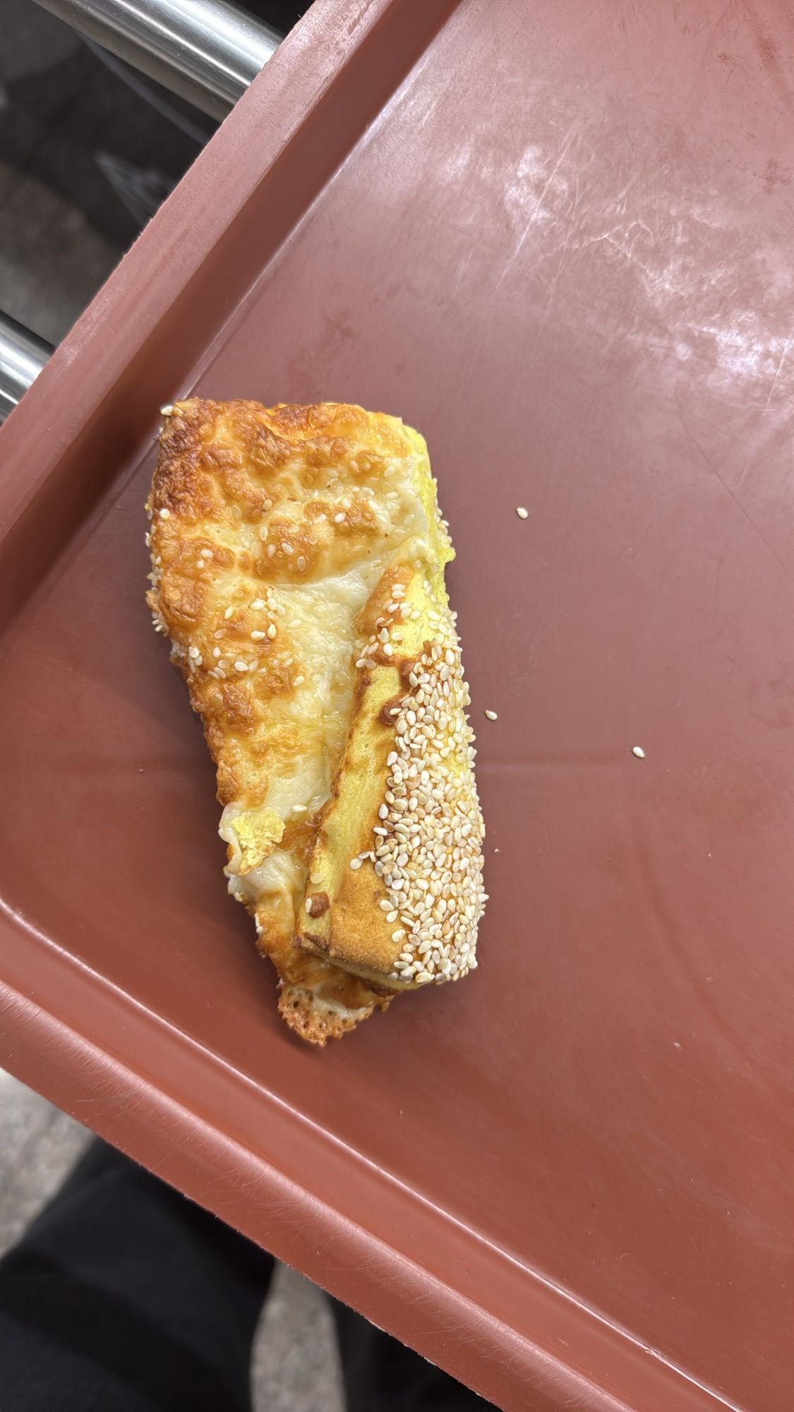 сырная булочка с кунжутом