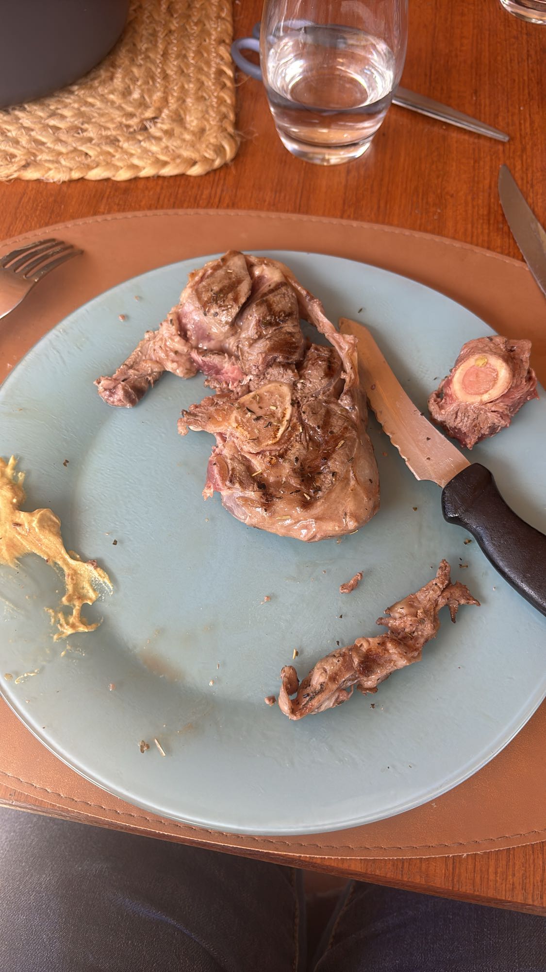 Steak avec os et moutarde