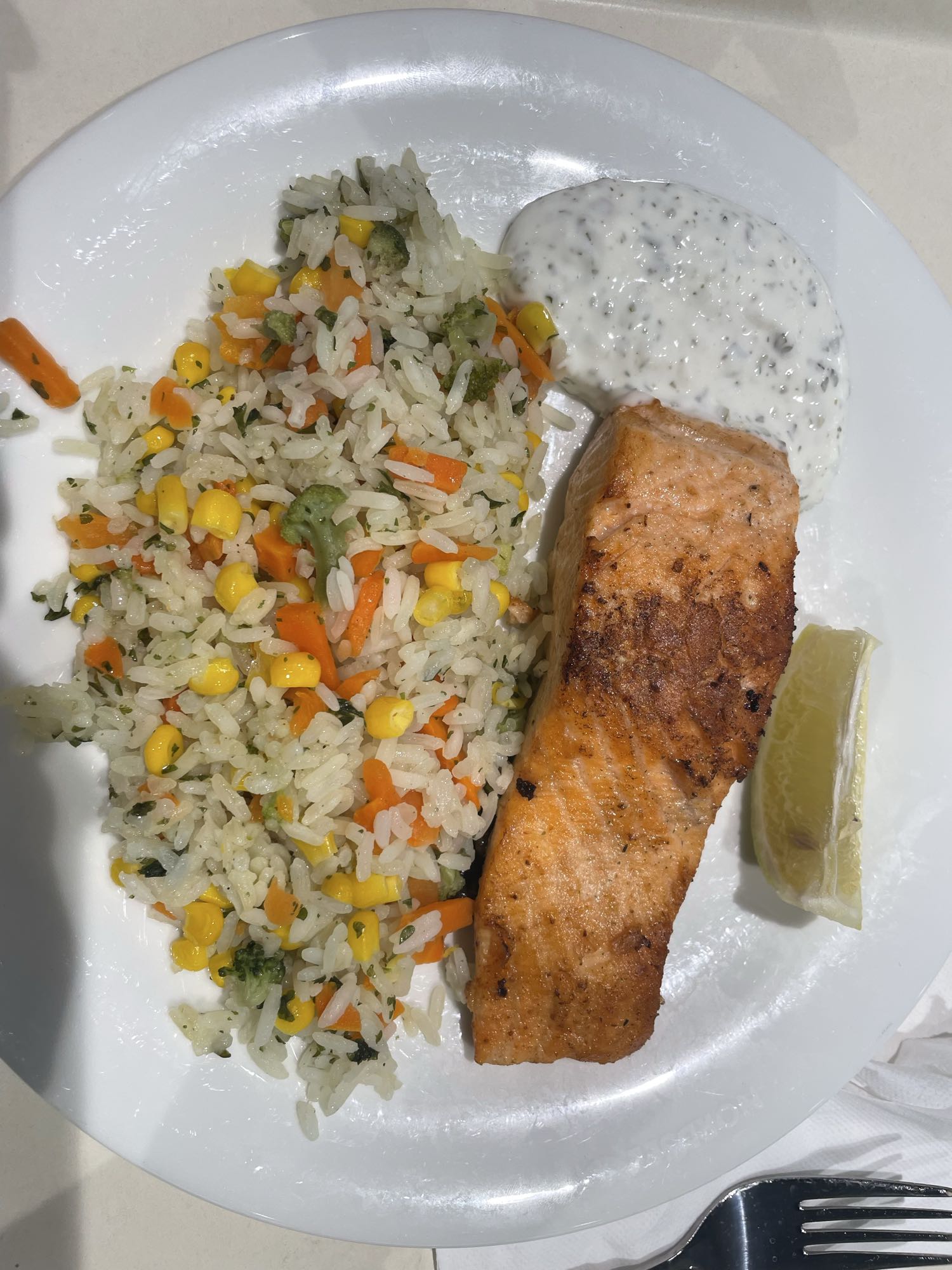 Gegrillter Lachs mit Reis