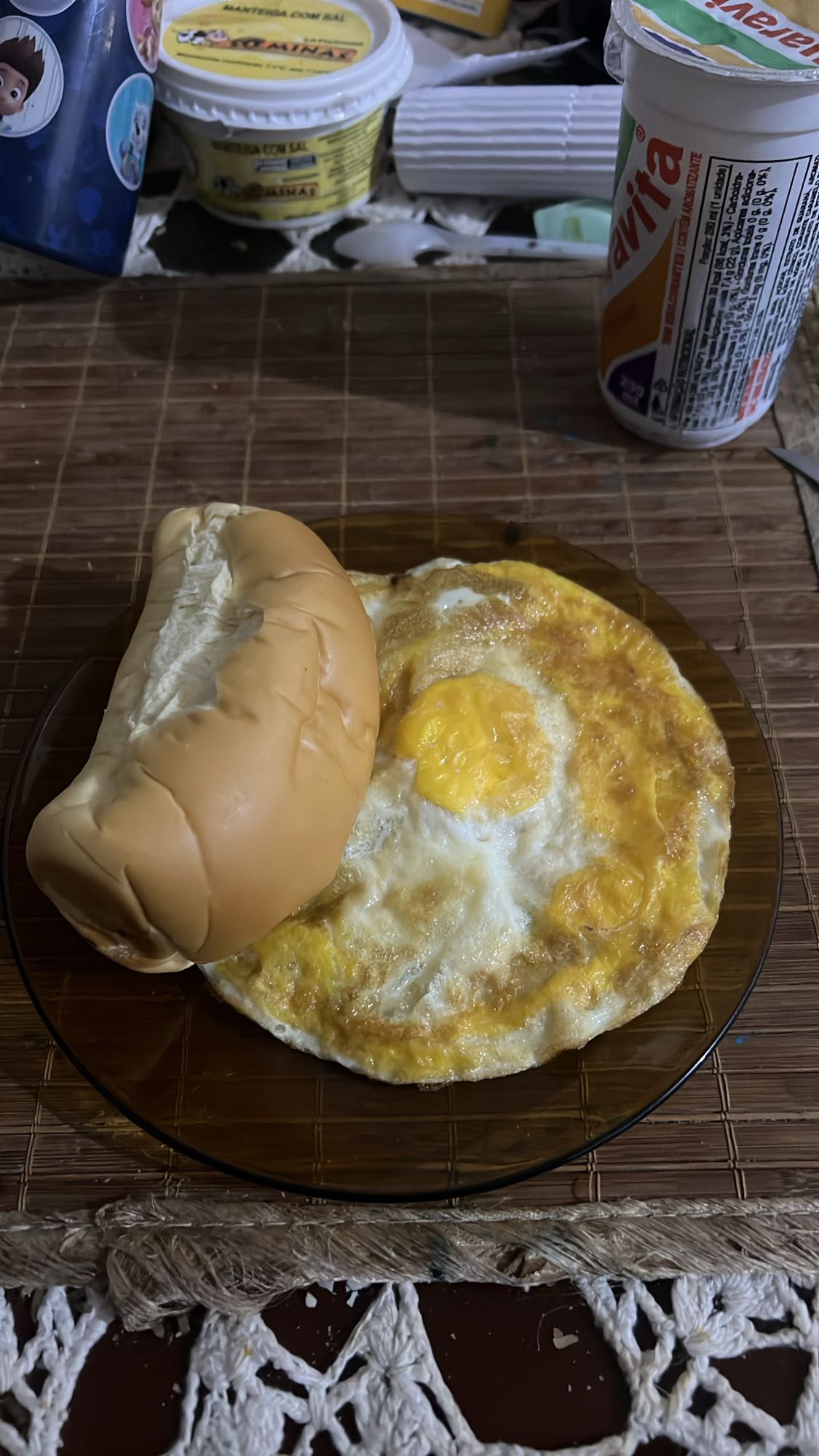 Pão com ovos fritos