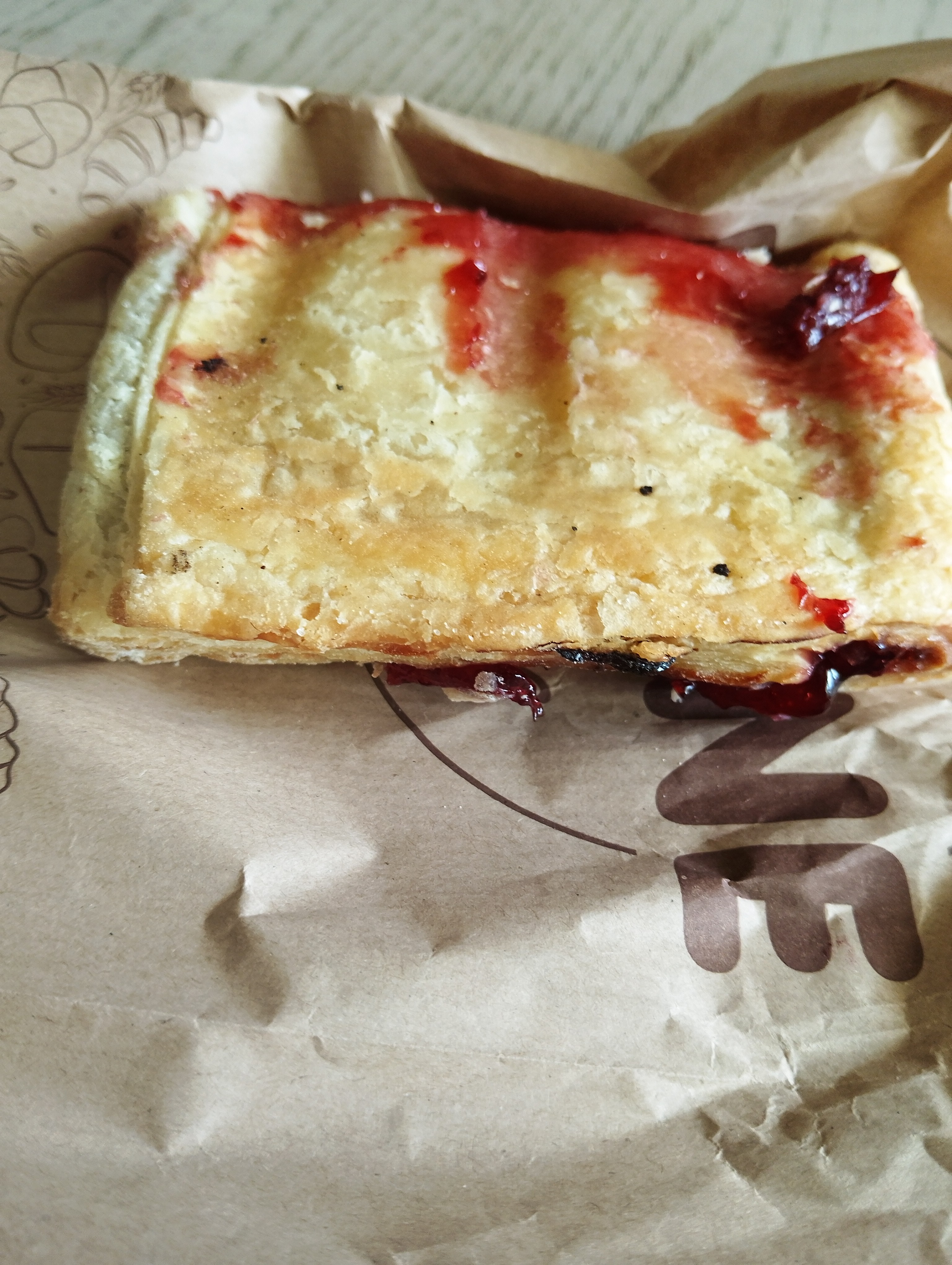 Berry pastry slice