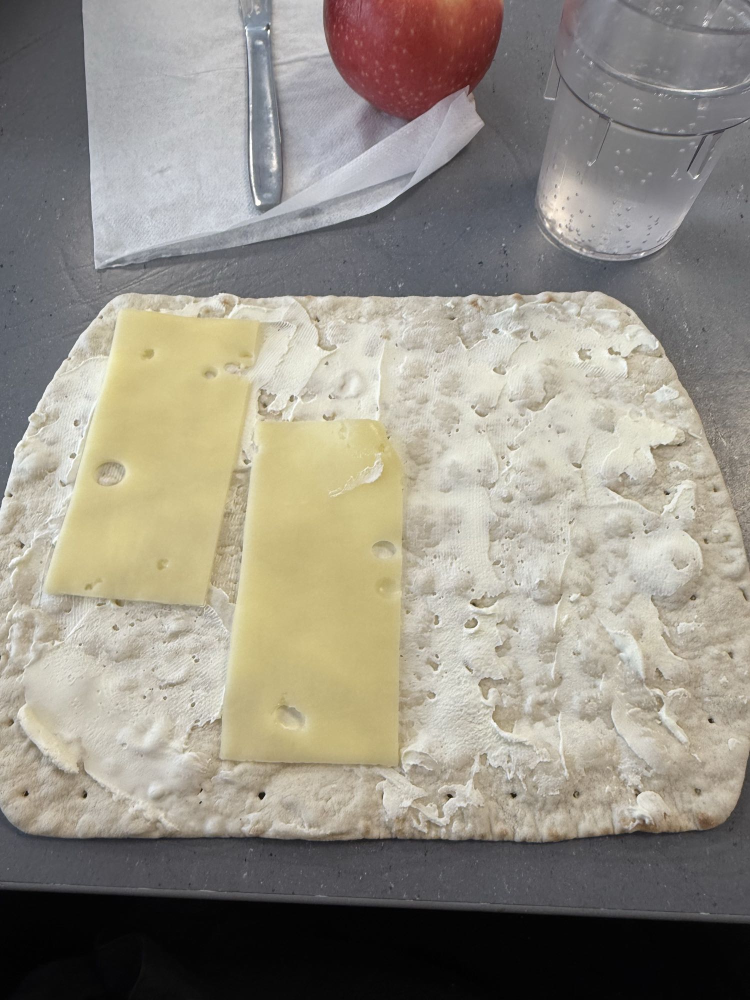 Knäckebröd med ost & äpple