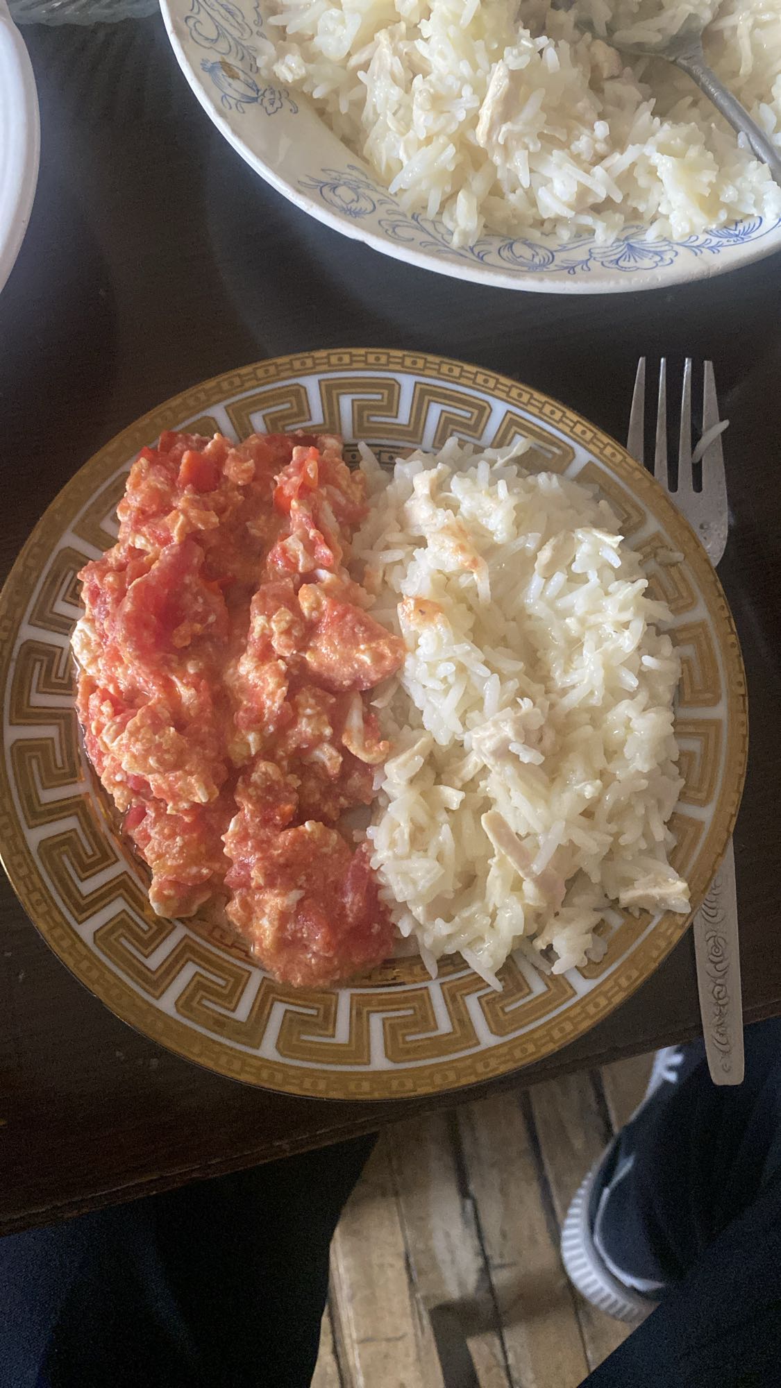 Рис с яичницей и томатами