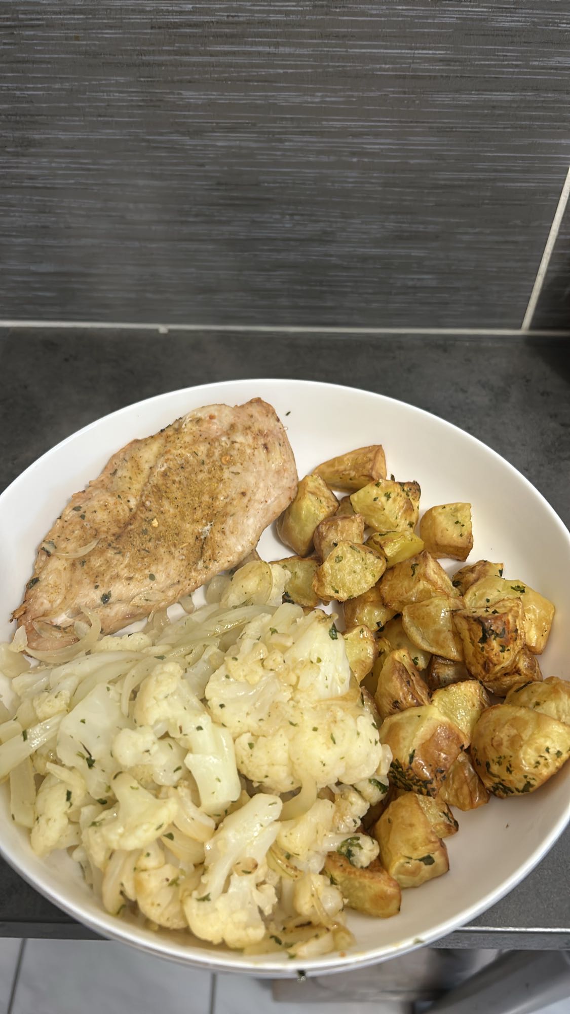 Poulet avec légumes rôtis