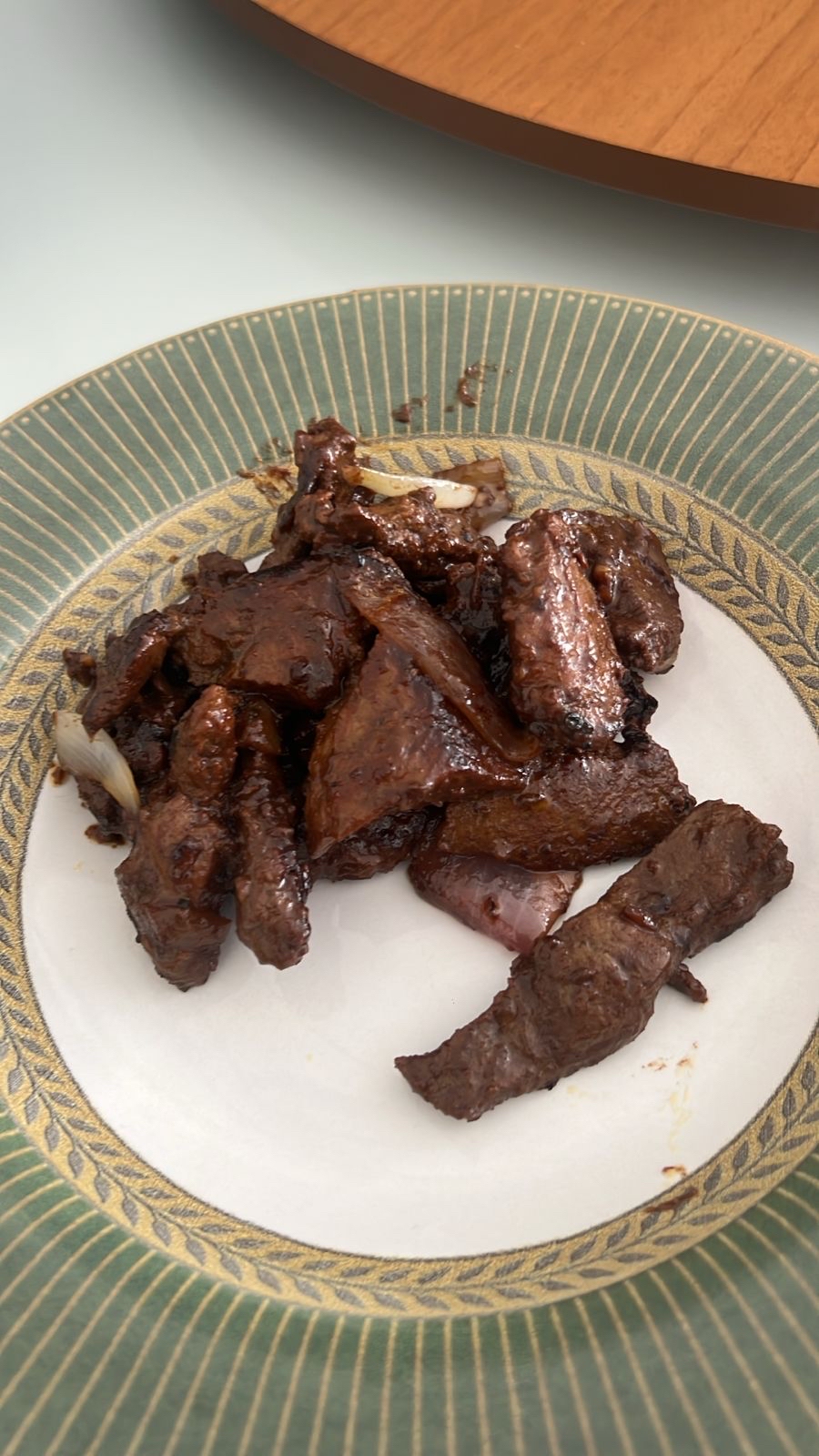 Carne salteada com cebola