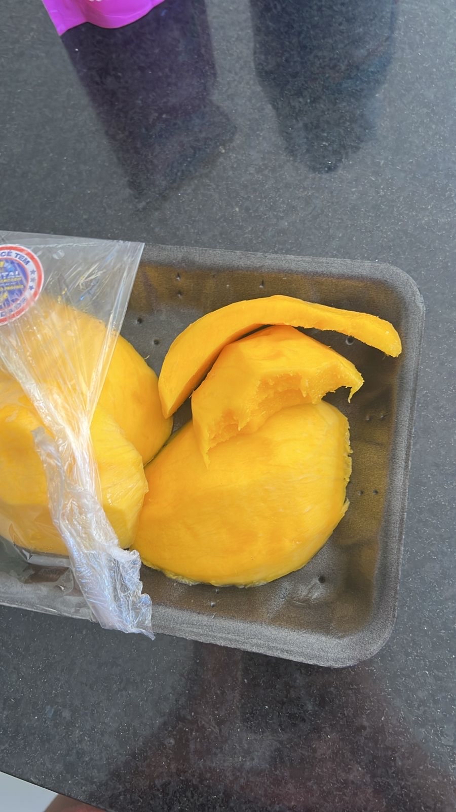 Manga fresca fatiada