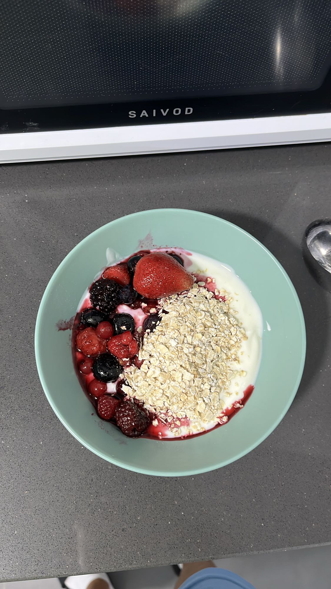 yogur con frutos rojos y avena