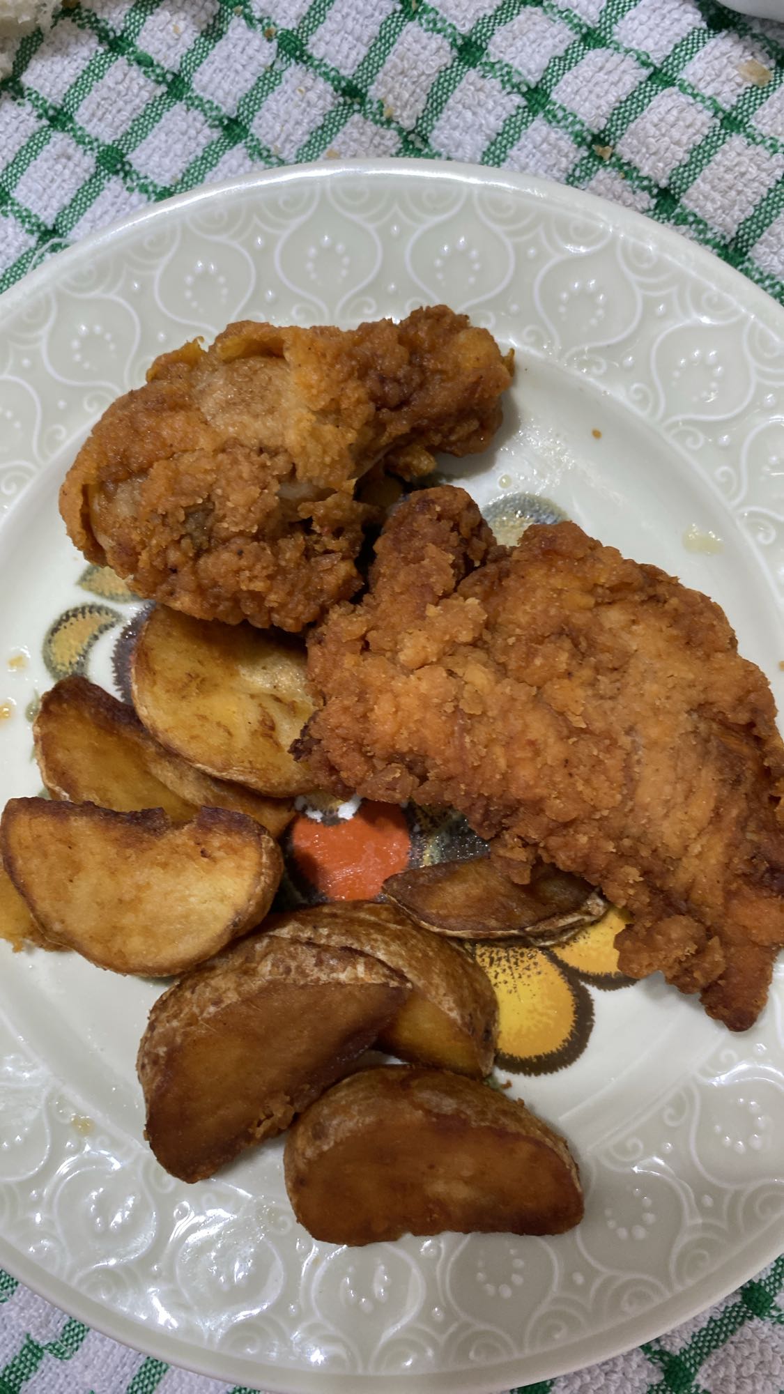 Pui prăjit cu cartofi wedges