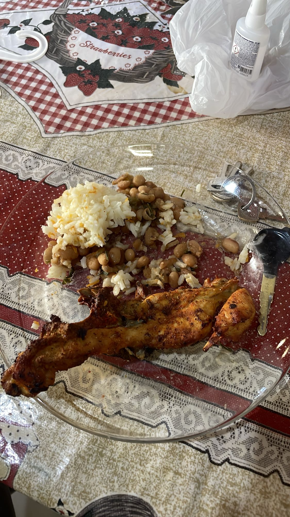 Arroz, feijão e frango assado