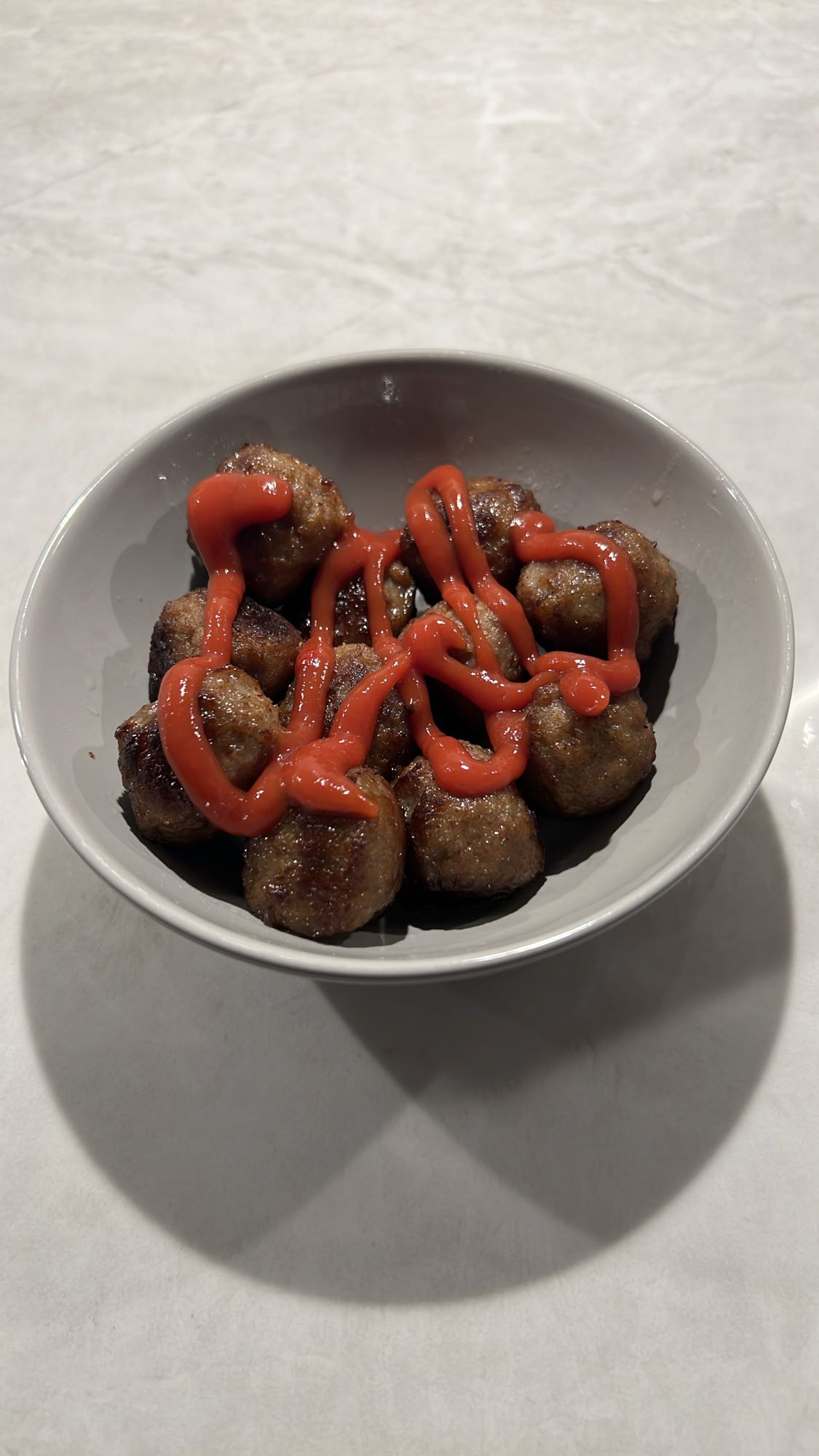 Köttbullar med ketchup