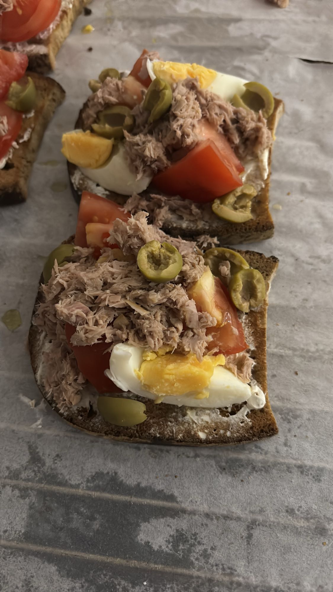 Tartine thon œuf tomate