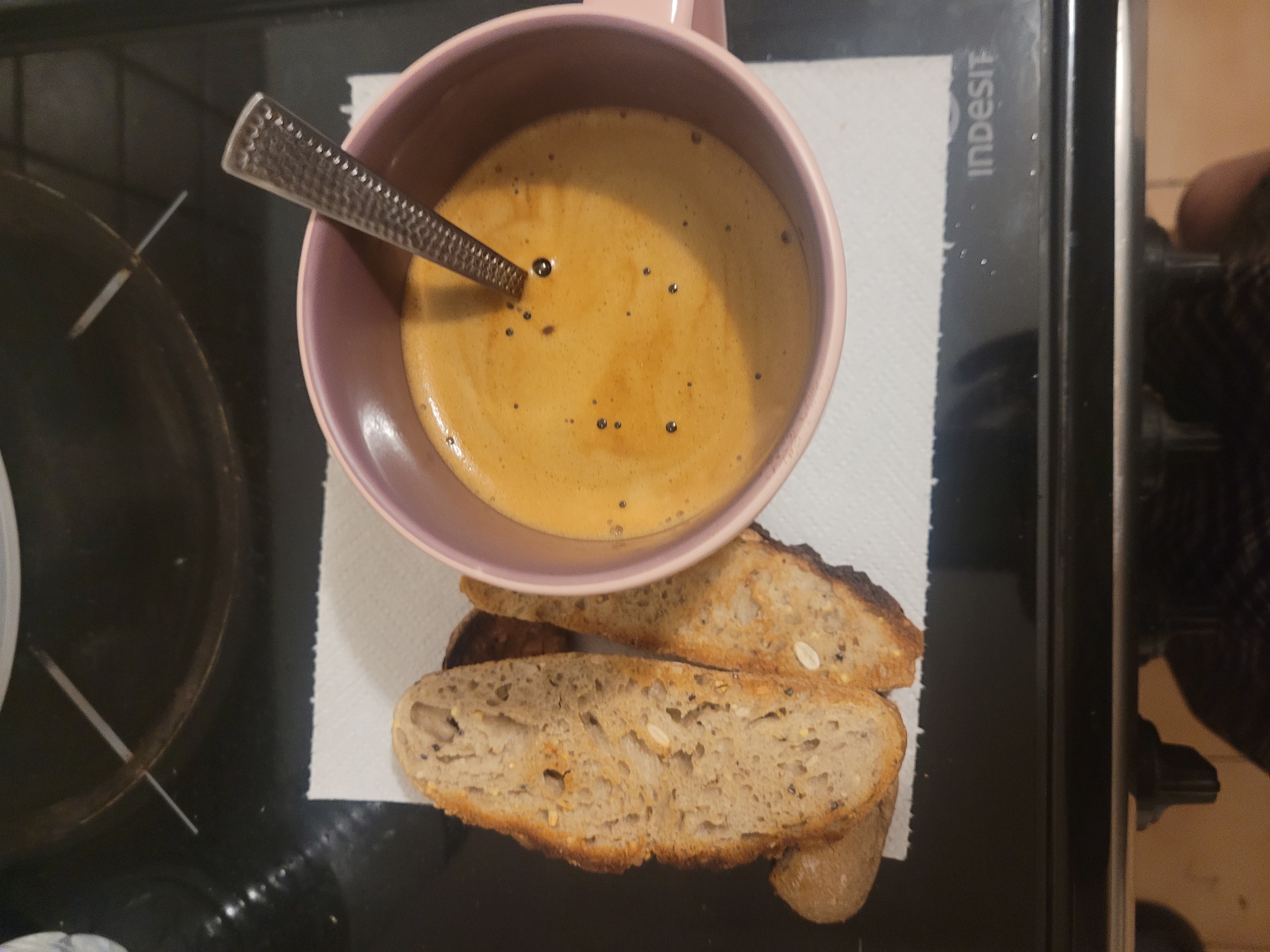 Café et pain aux céréales