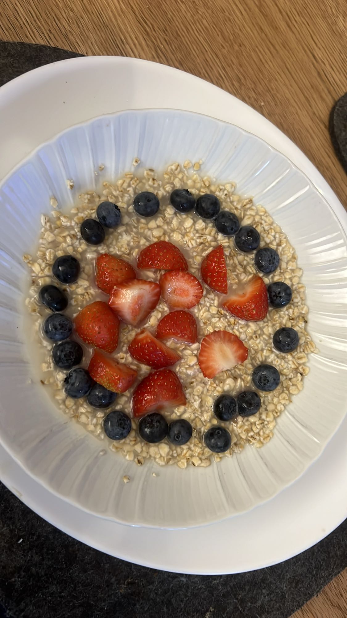 Yulaf ve Meyveli Kahvaltı