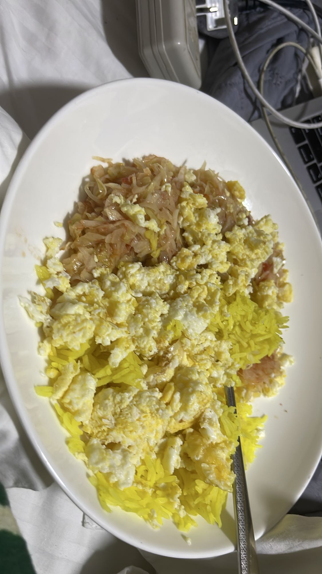 Eggs with rice and cabbage