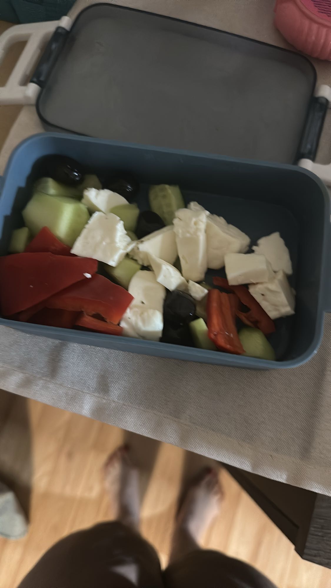 Sebzeli peynirli tabak