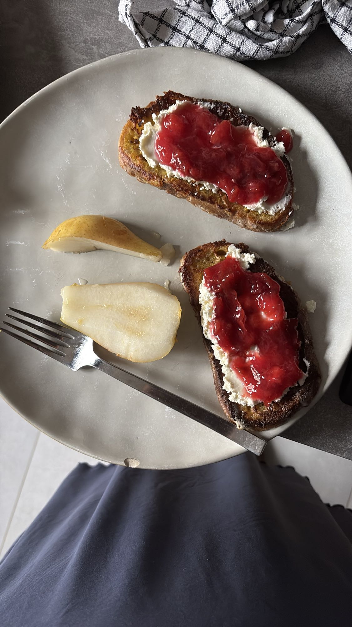 Toast with jam & pear